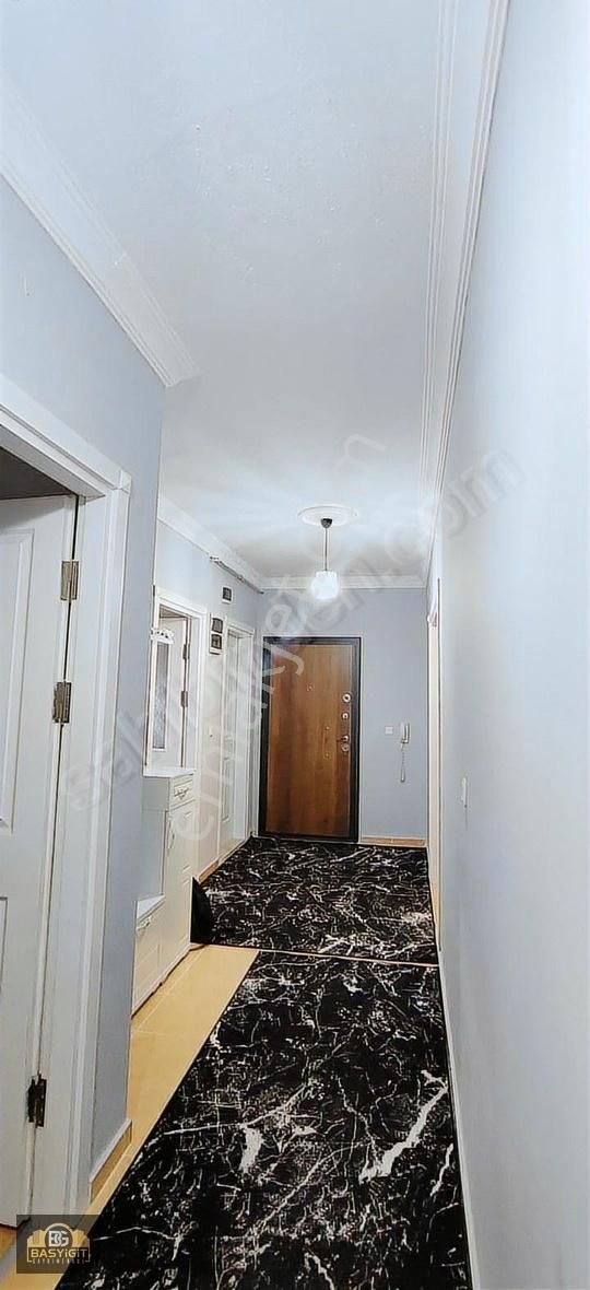 Akhisar Eski Toki'de Güvenlikli 3+1 Arakat Satılık Daire - Görsel 5