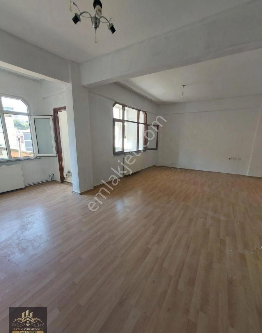 Okmeydanı Talatpaşa Mah.2+1 Balkonlu Kiralık Daire