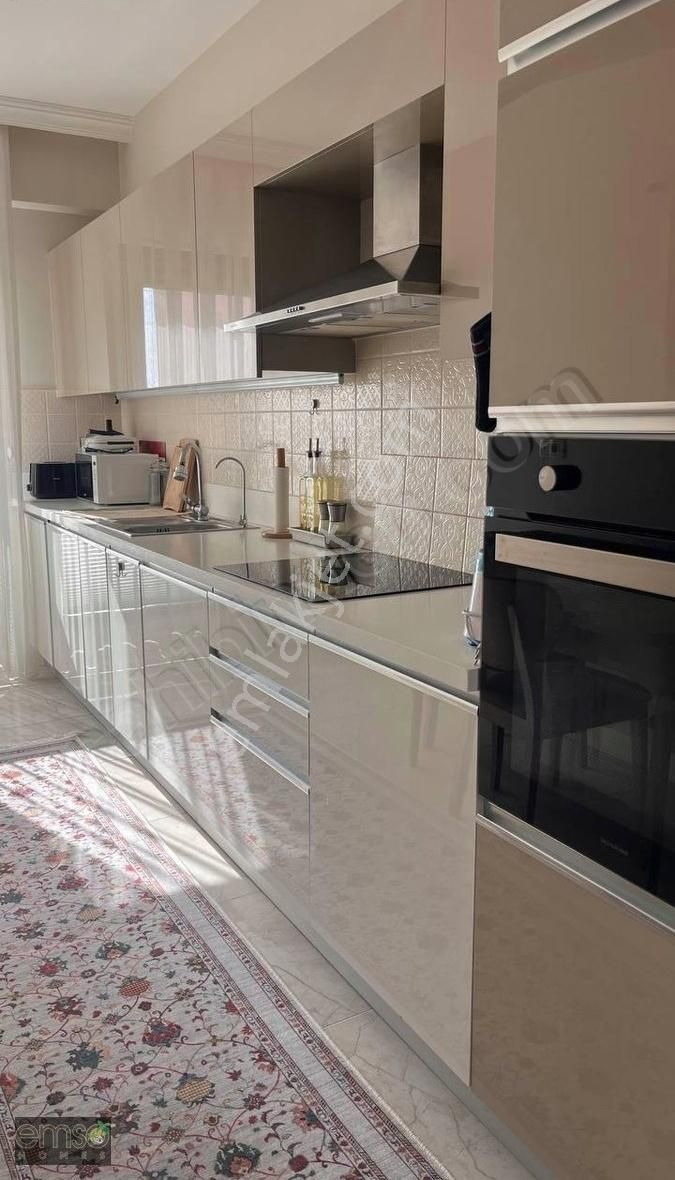 Sur Yapı'da Emsallerine Oranla Hesaplı 3+1 Giriş Katı Daire.