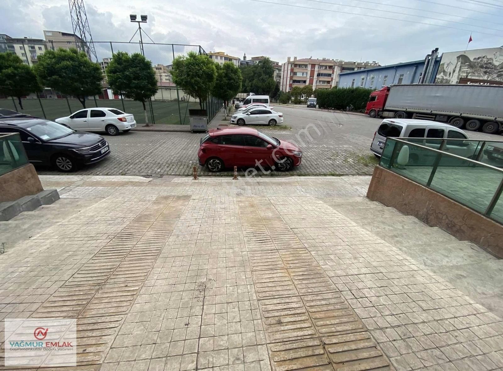 Yağmur Emlak'tan Süper Konum Harika Cephe 2+1 Ara Kat Daire