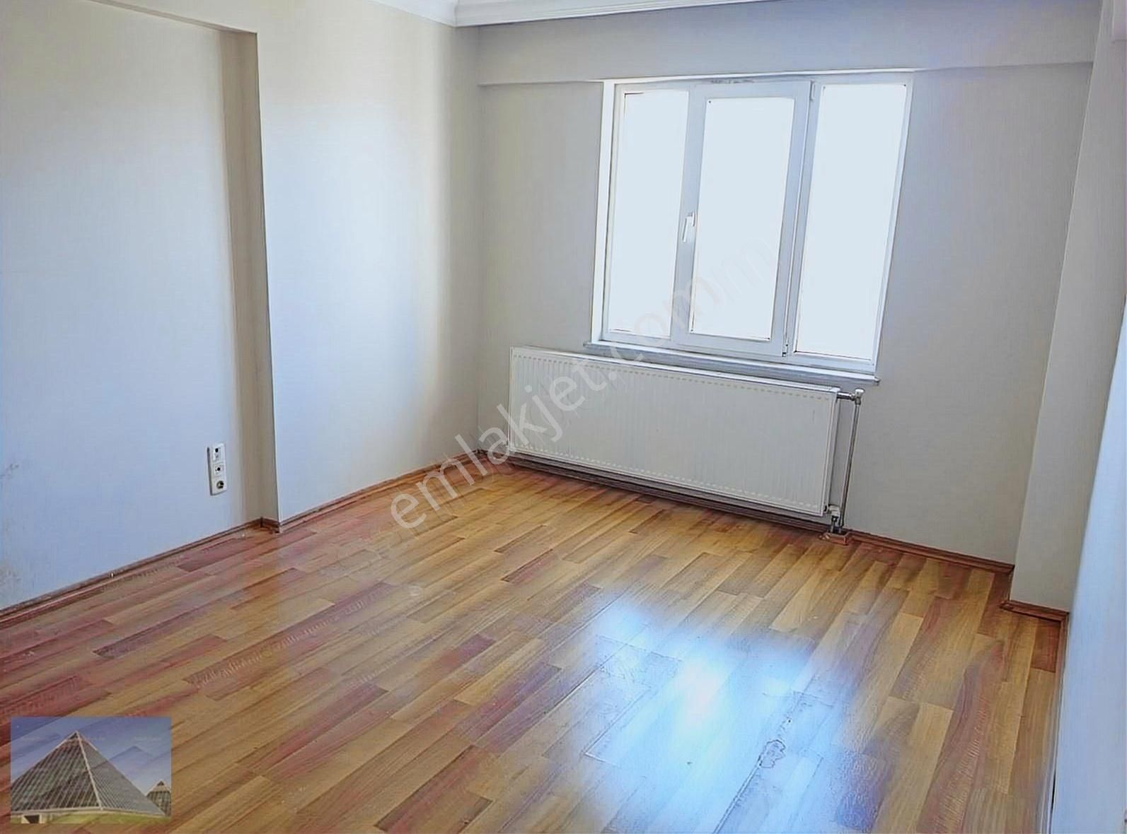 Reşadiye Mahallesi'nde Kiralık Ara Kat 3+1 130m2 Daire