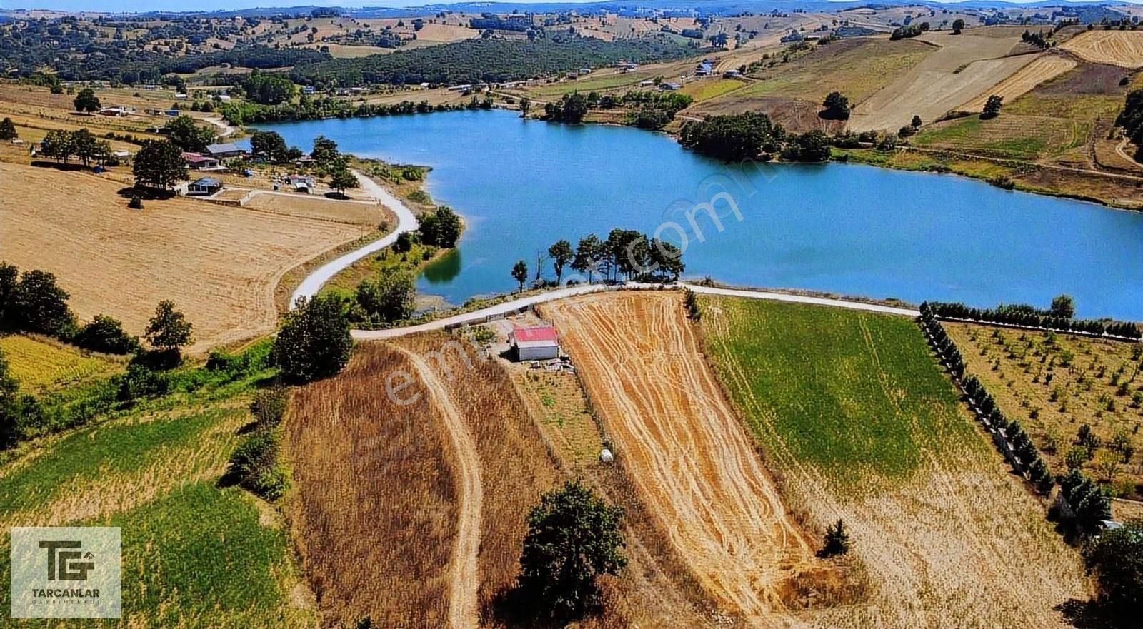 Tarcanlar'dan Göl Manzaralı 4886m2 Tarla