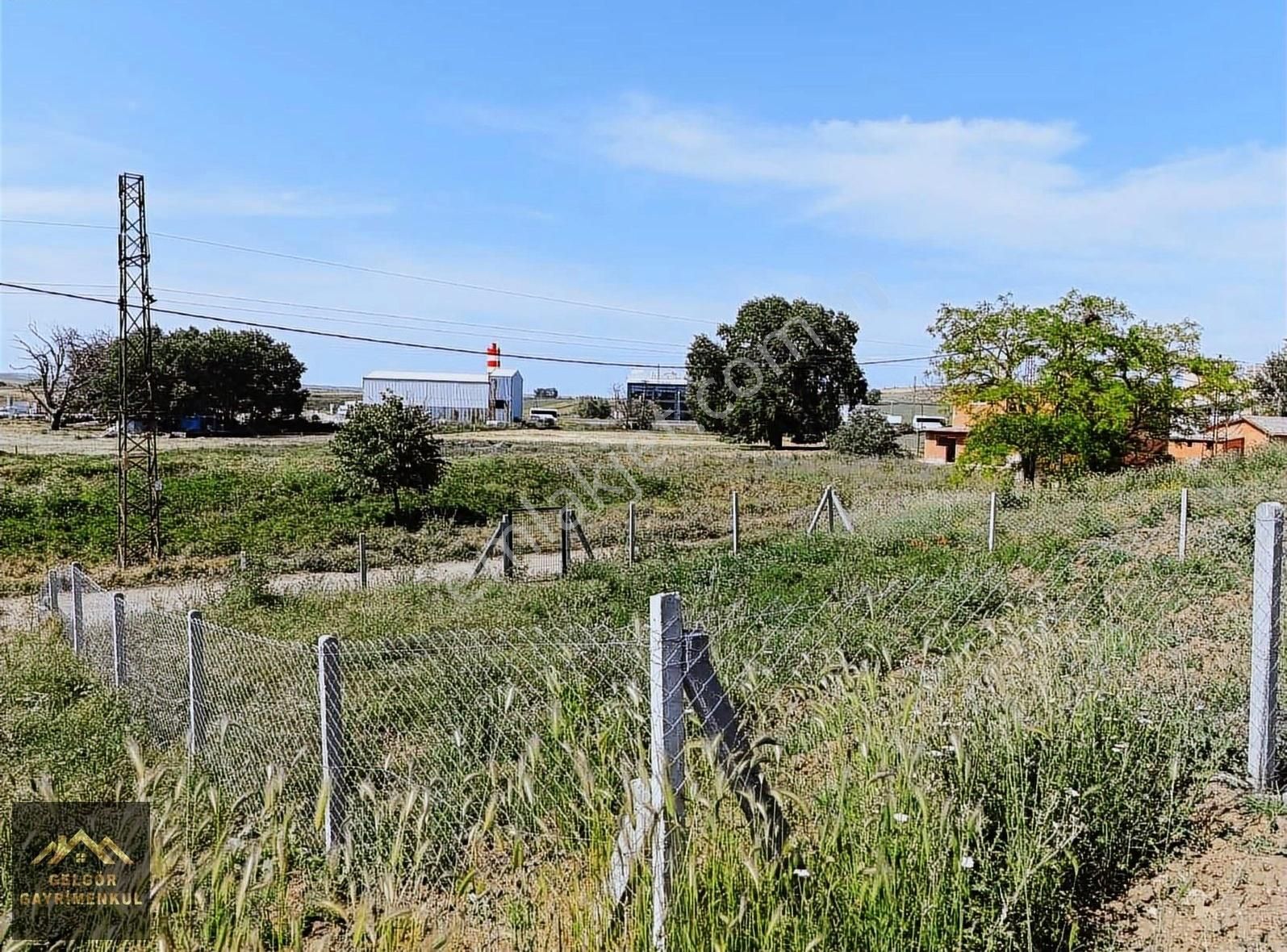 Silivri Değirmenköyde 225m2 İmarlı E-5 Cephe Telle Çevrili Arsa - Görsel 6