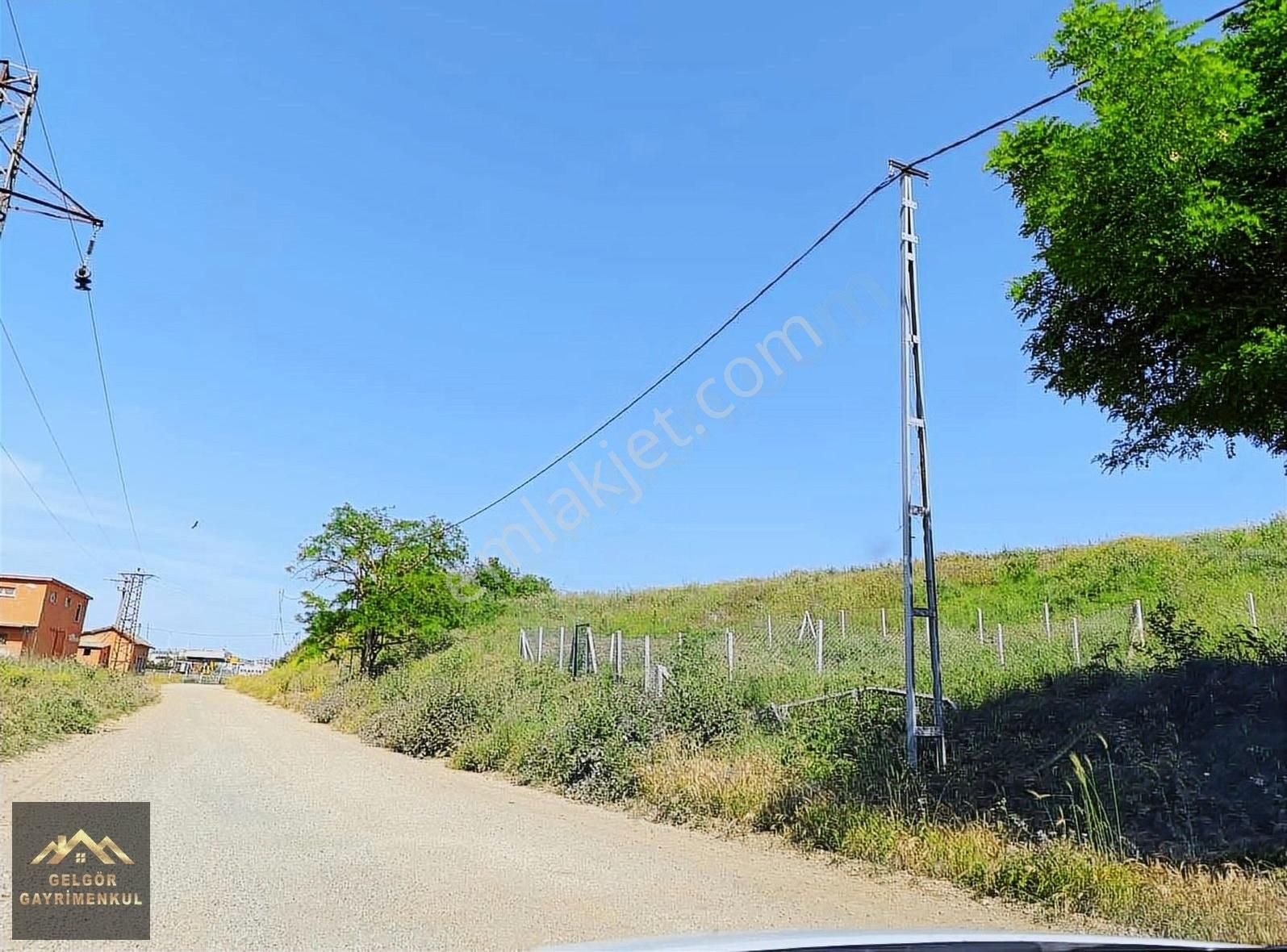 Silivri Değirmenköyde 225m2 İmarlı E-5 Cephe Telle Çevrili Arsa - Görsel 4