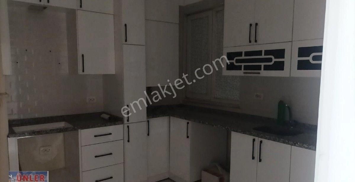 Emniyet Karşısında Satılık Full Yapılı 3+1 Daire Cazip Fiyata
