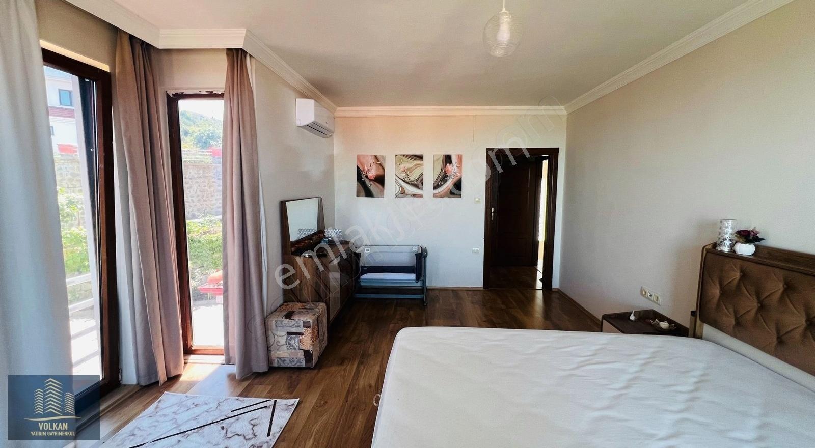 Deniz Manzaralı Site İçi Full Eşyalı Bahçeli Villa - Görsel 12