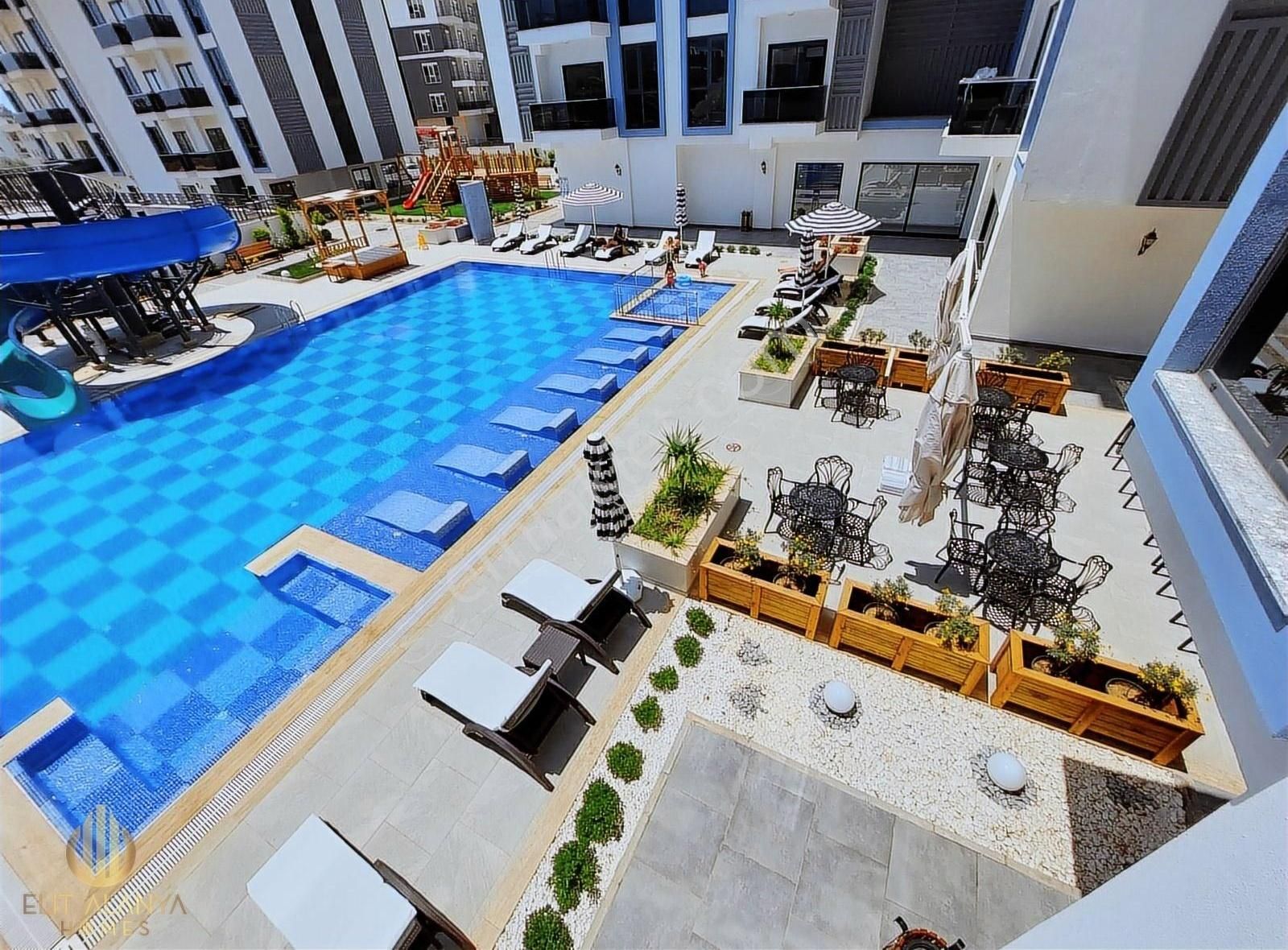 Alanya Oba'da Full Aktiviteli Sitede Satılık Daire (eşyasız)