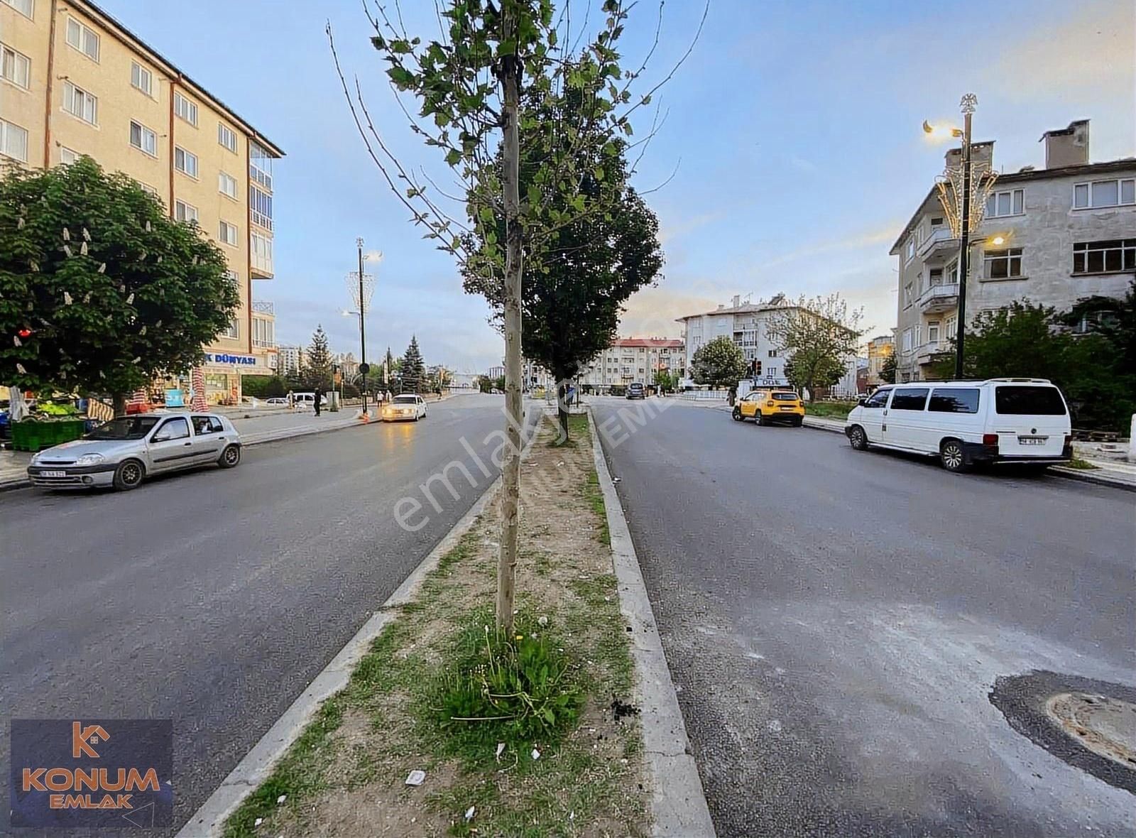 Konum Emlak'tan İstiklal Caddesinde 3+1 Daire