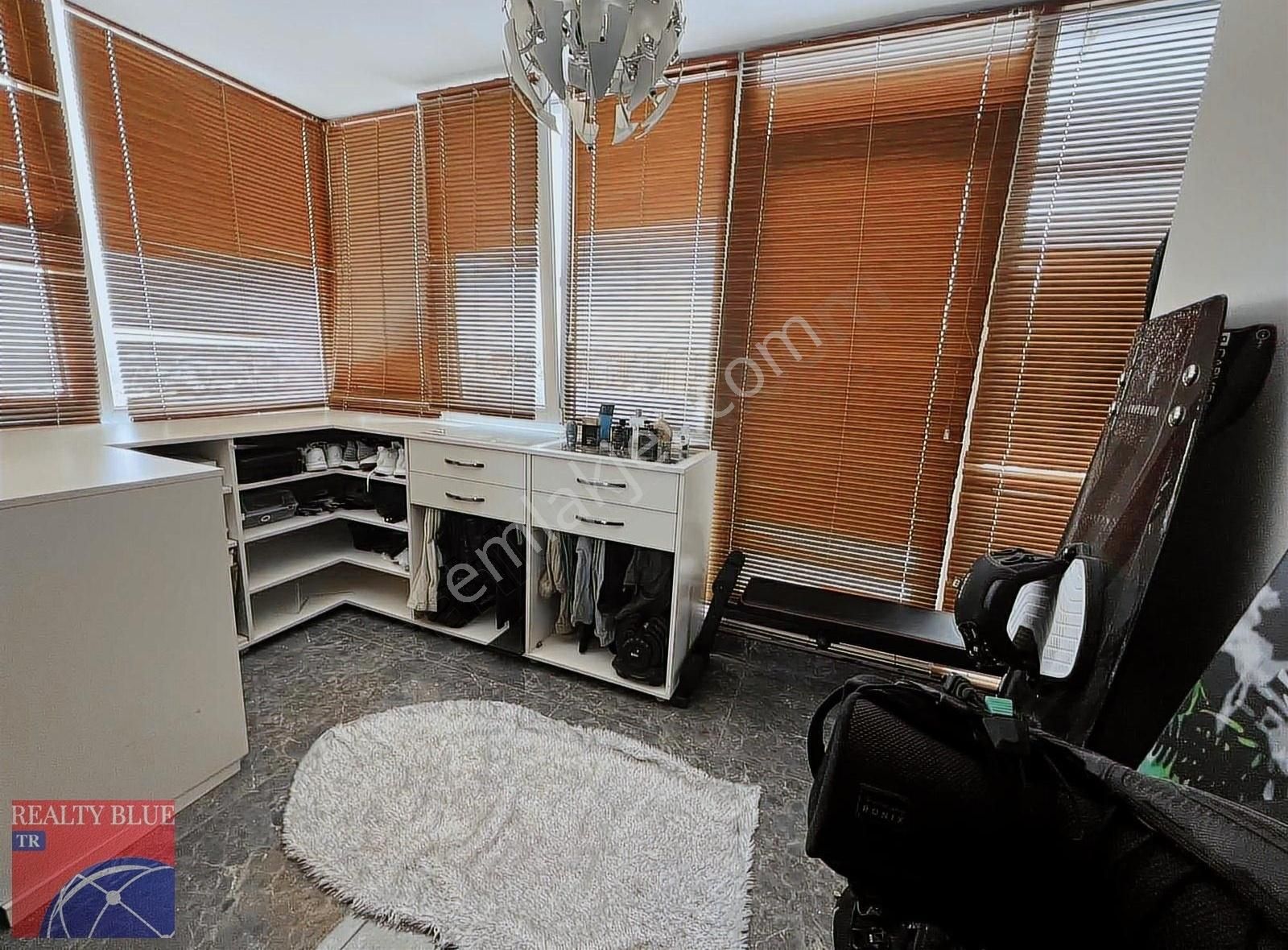 Rb Rukiye 'den Demirlipark Sitesinde Satılık 1+1 Daire
