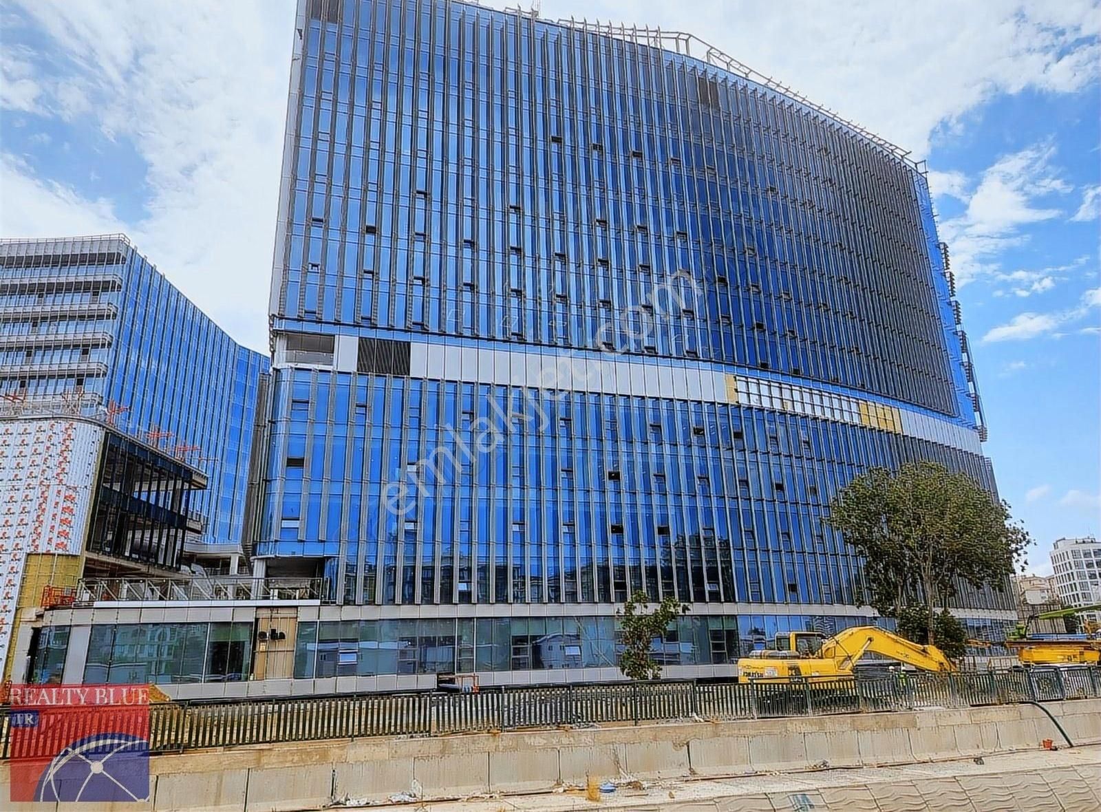 Plaza Kat Ataşehir Memorial Hastanesi Yan Bloķta 82 M² Ofis