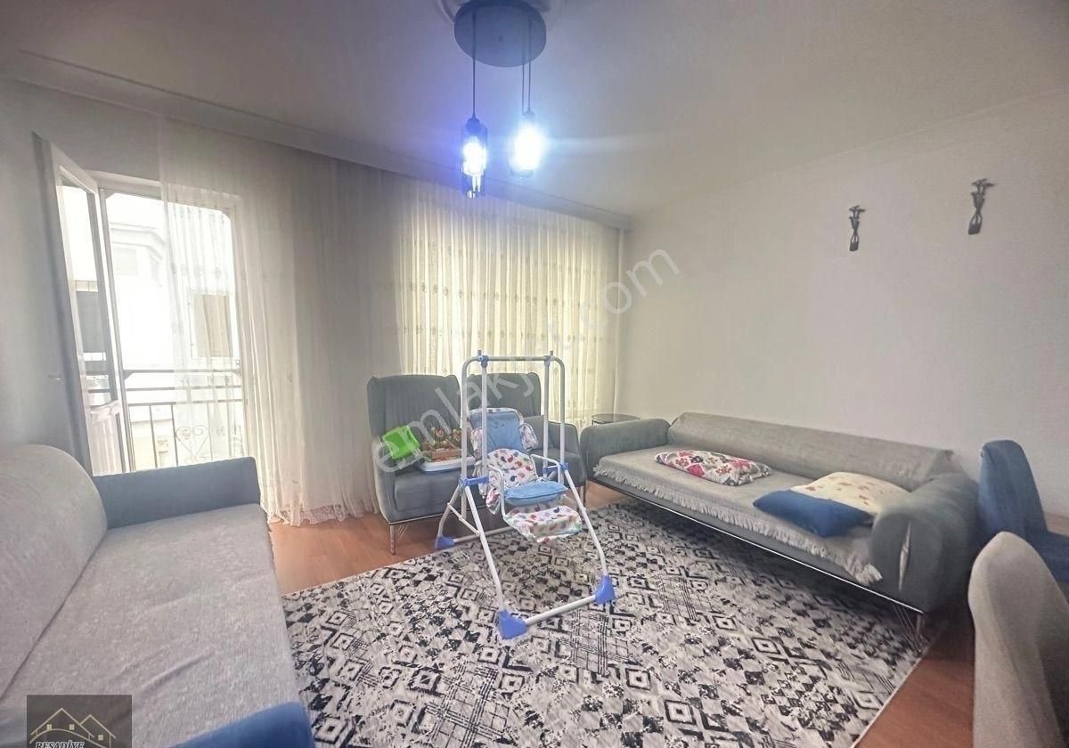 Reşadiye'den Dikmen Naci Çakır Mah. Dikmen Cad'si Yakın 2+1+ Kilerli Yapılı Daire