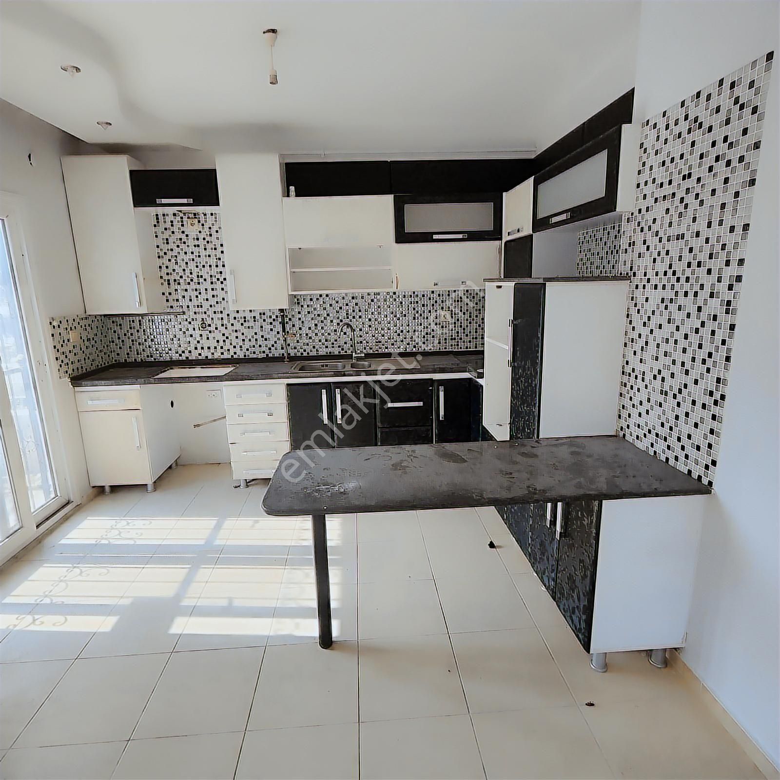 Mesut Emlak'tan Vatan Bilgisayar Civarı 4+1 Kiralık Daire