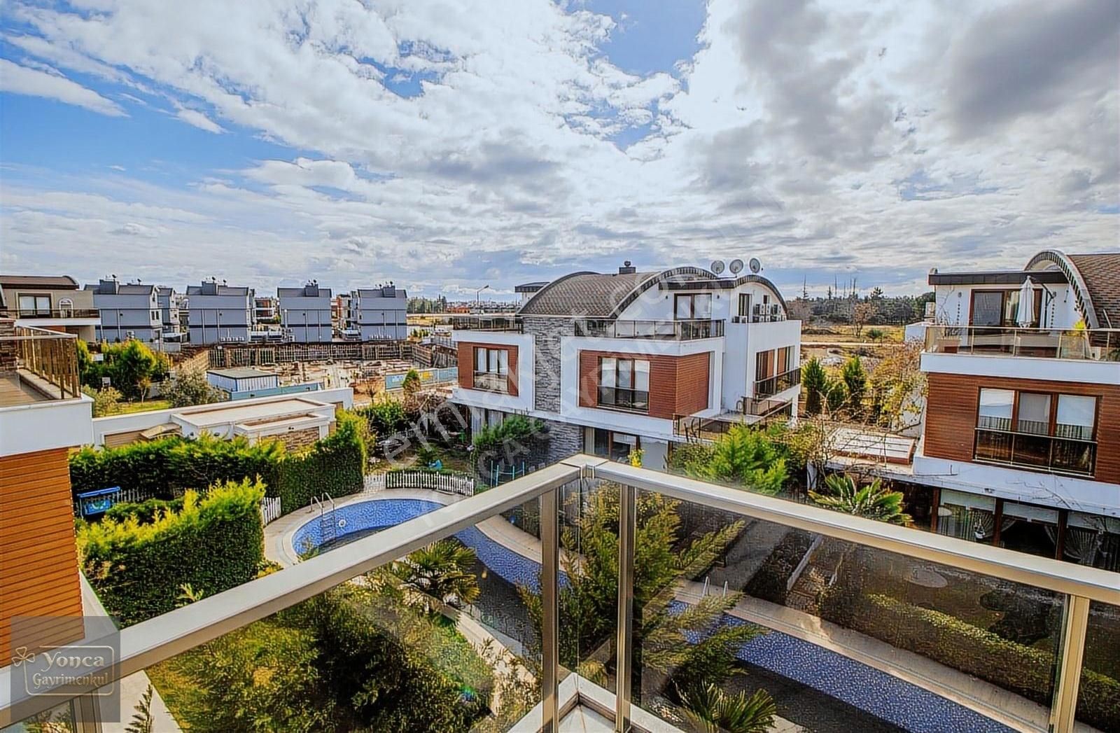 Antalyada Prestijli Sitede Havuzlu Villa Fırsatı