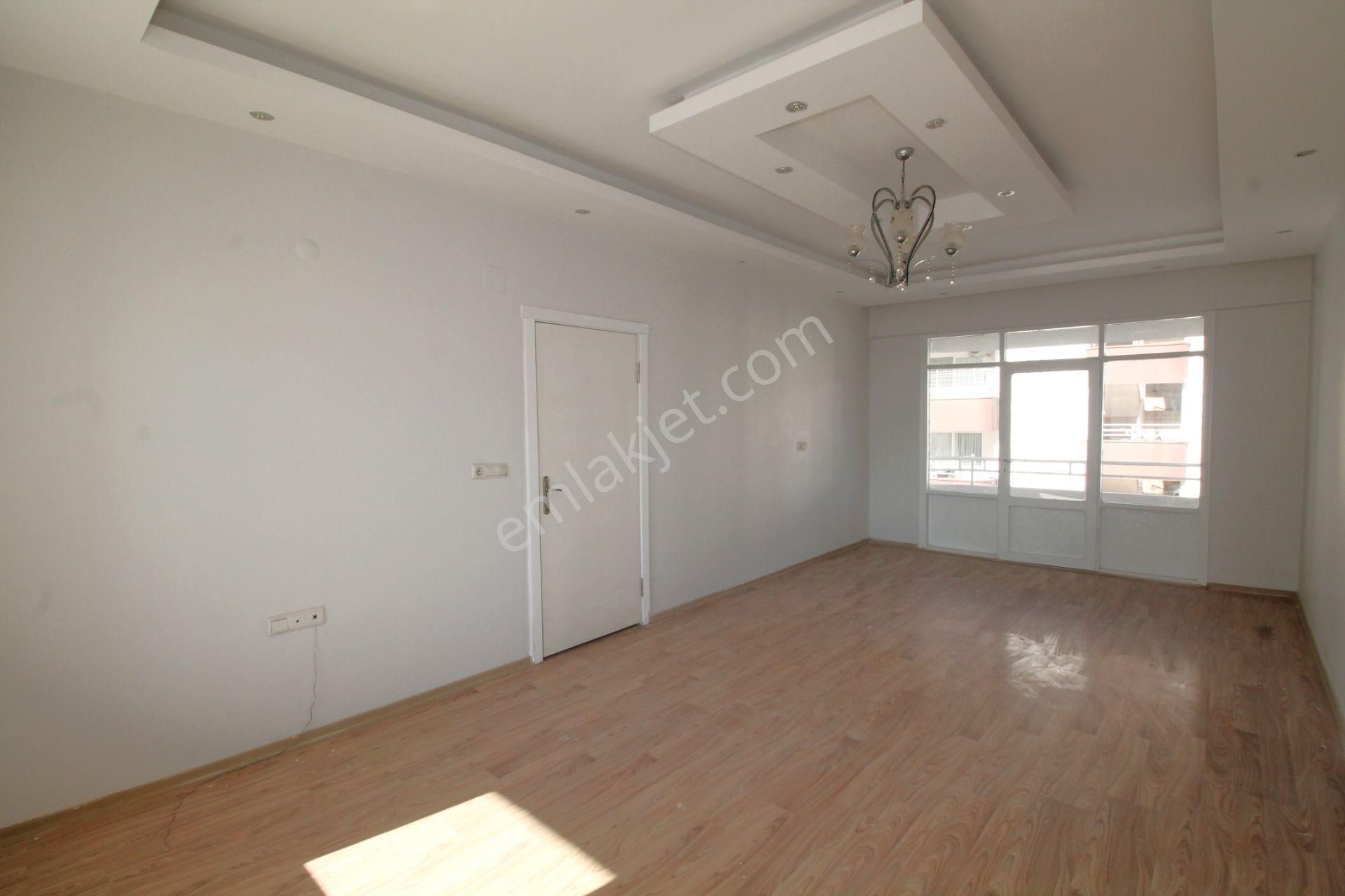 Retro’dan Sayapark Civarı Sitesi İçi B.mutfak 3+1