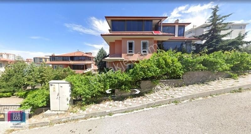 Ayyıldız Mah.de Site İçinde Köşe Satılık 7+2 Villa