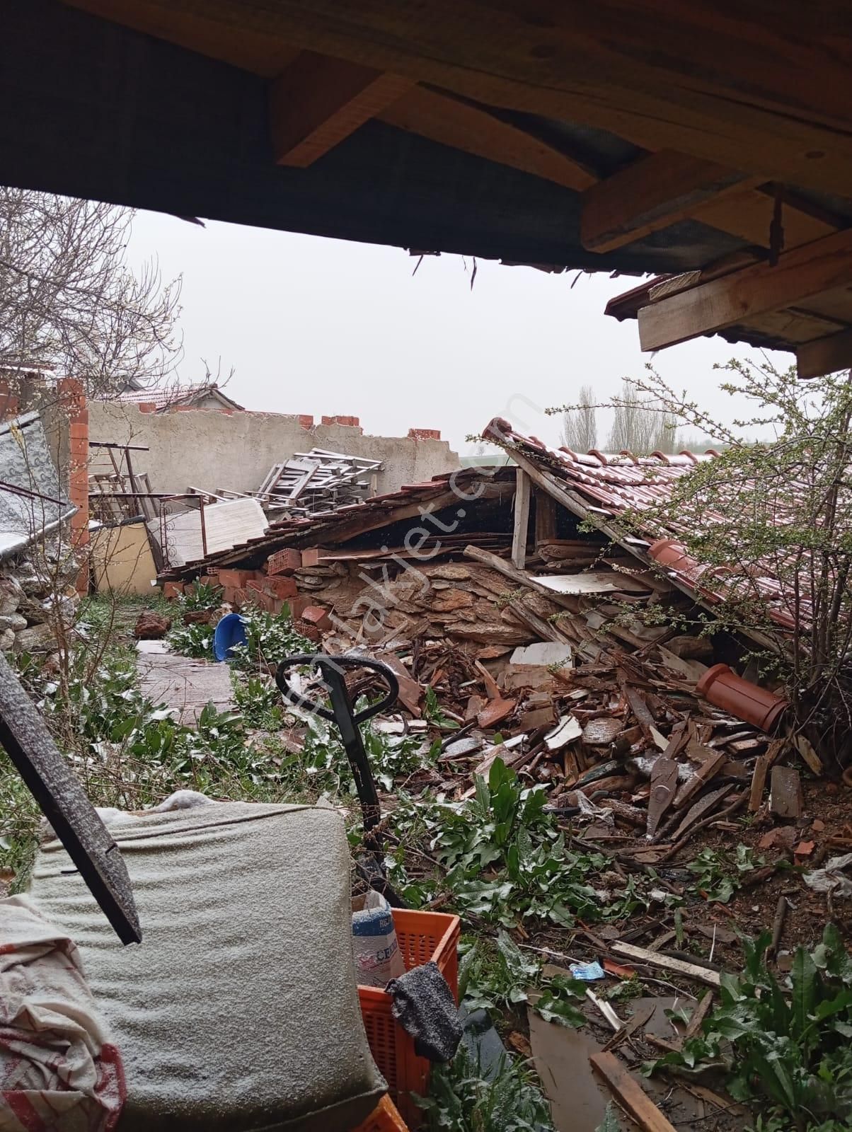 Seyitgazi Sarayörende Acil Satılık Köy Evi Ve Arsa - Görsel 7