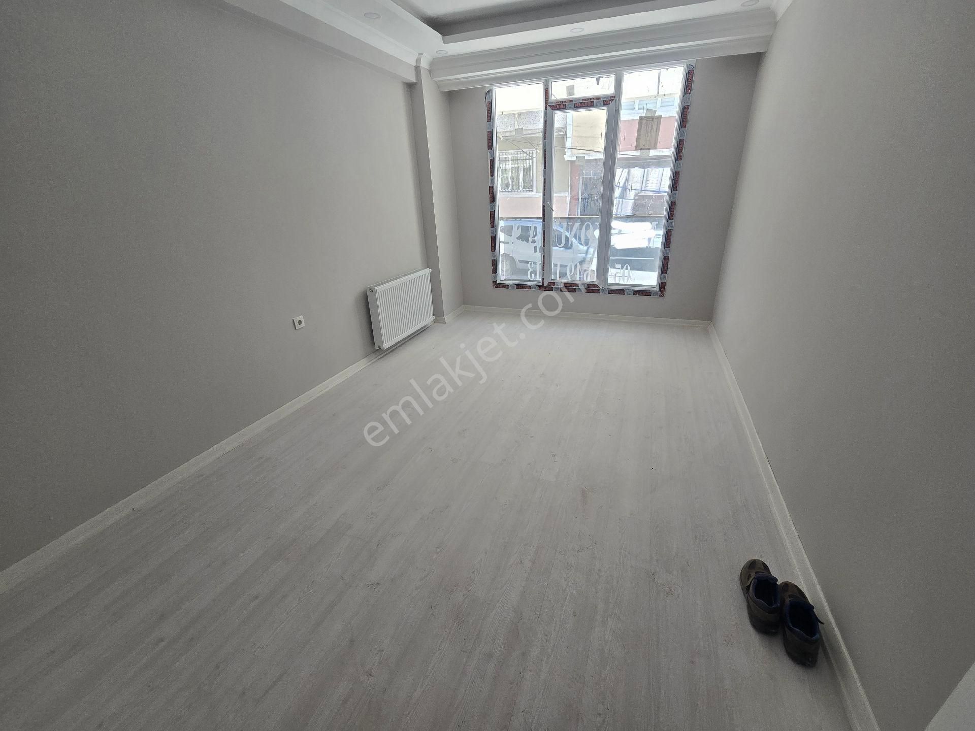 İkitelli Mehmet Akifte Sıfır Bina Kiralık 1+1 Yüksek Giriş