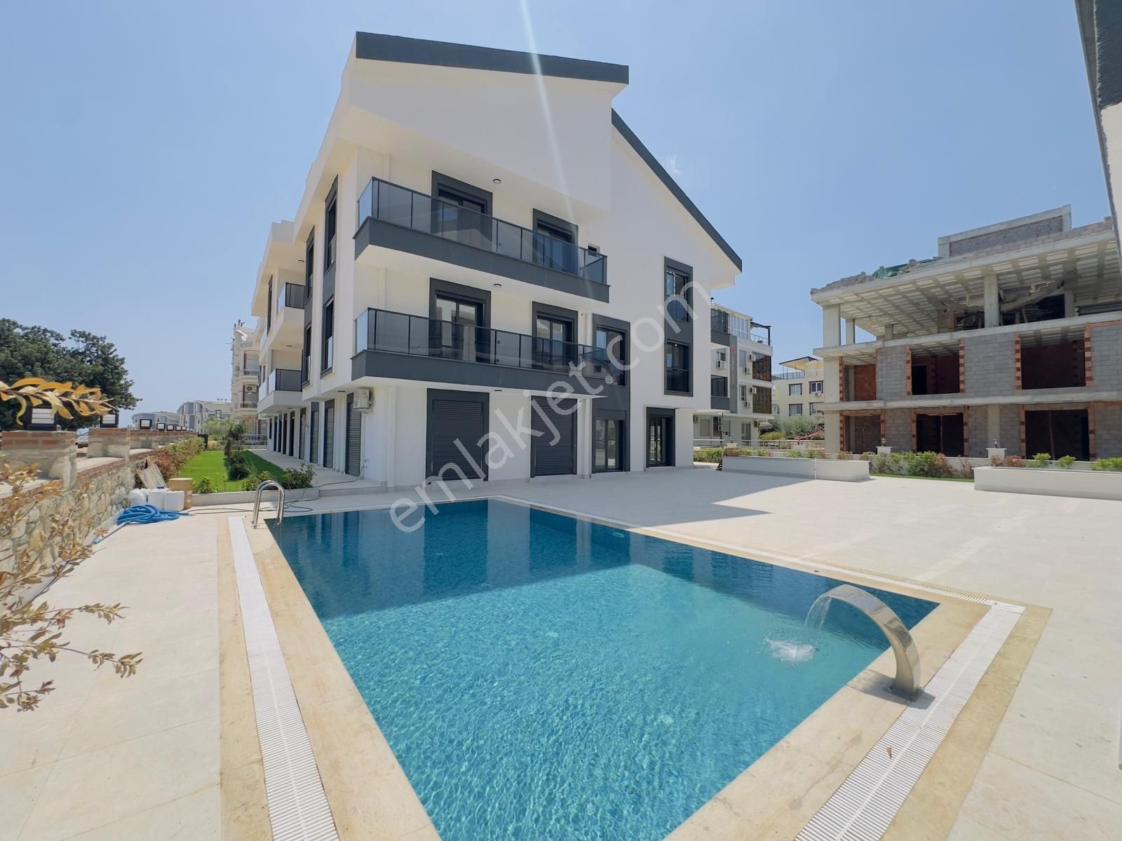 Didim Altınkum Da Denize 500 Mt Havuzlu Site İçerisinde Satılık 2+1 Sıfır Daire