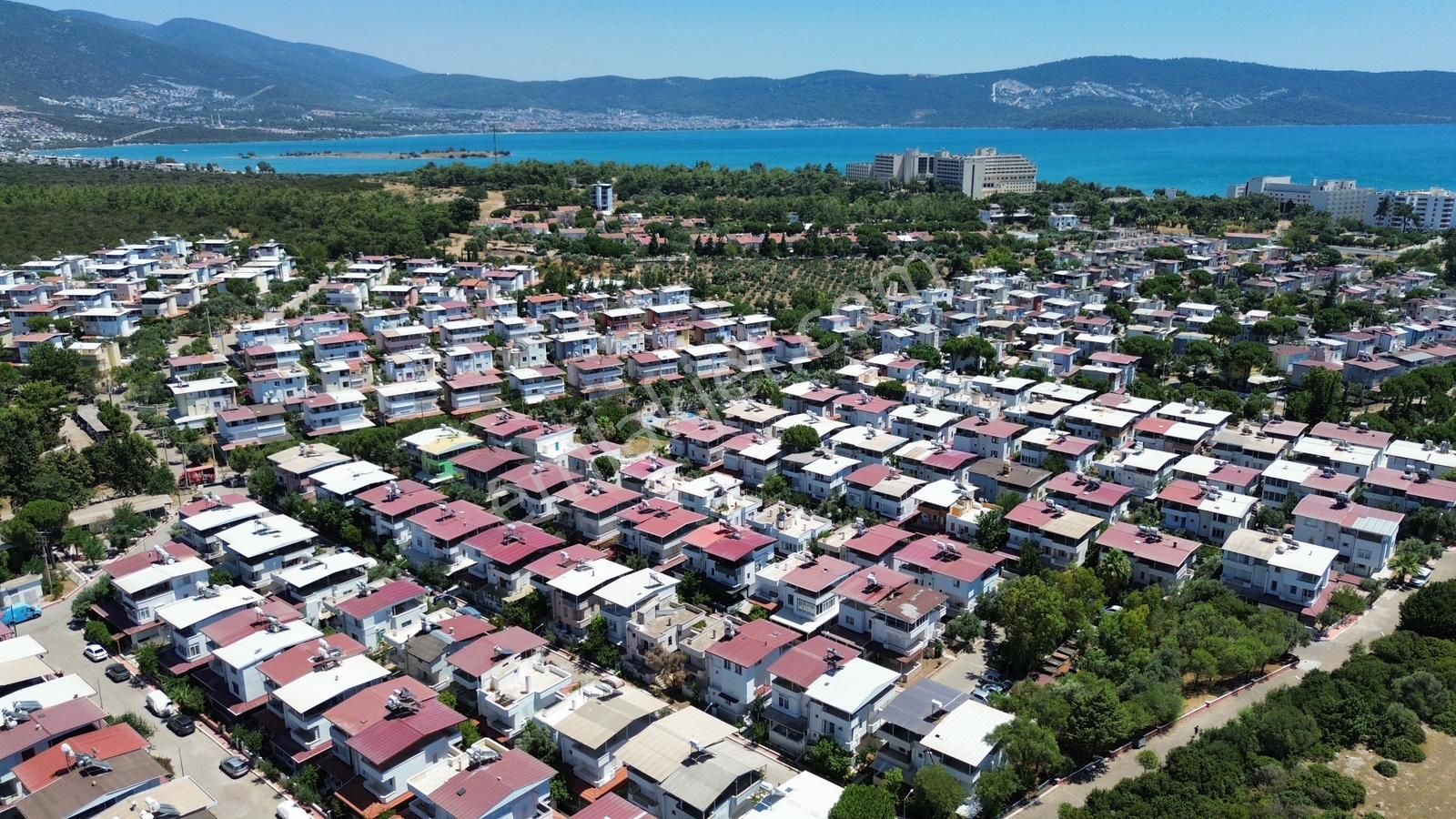 Remax Cool'dan Akkent Sitesinde 3+1 Bahçelı Ikız Vılla