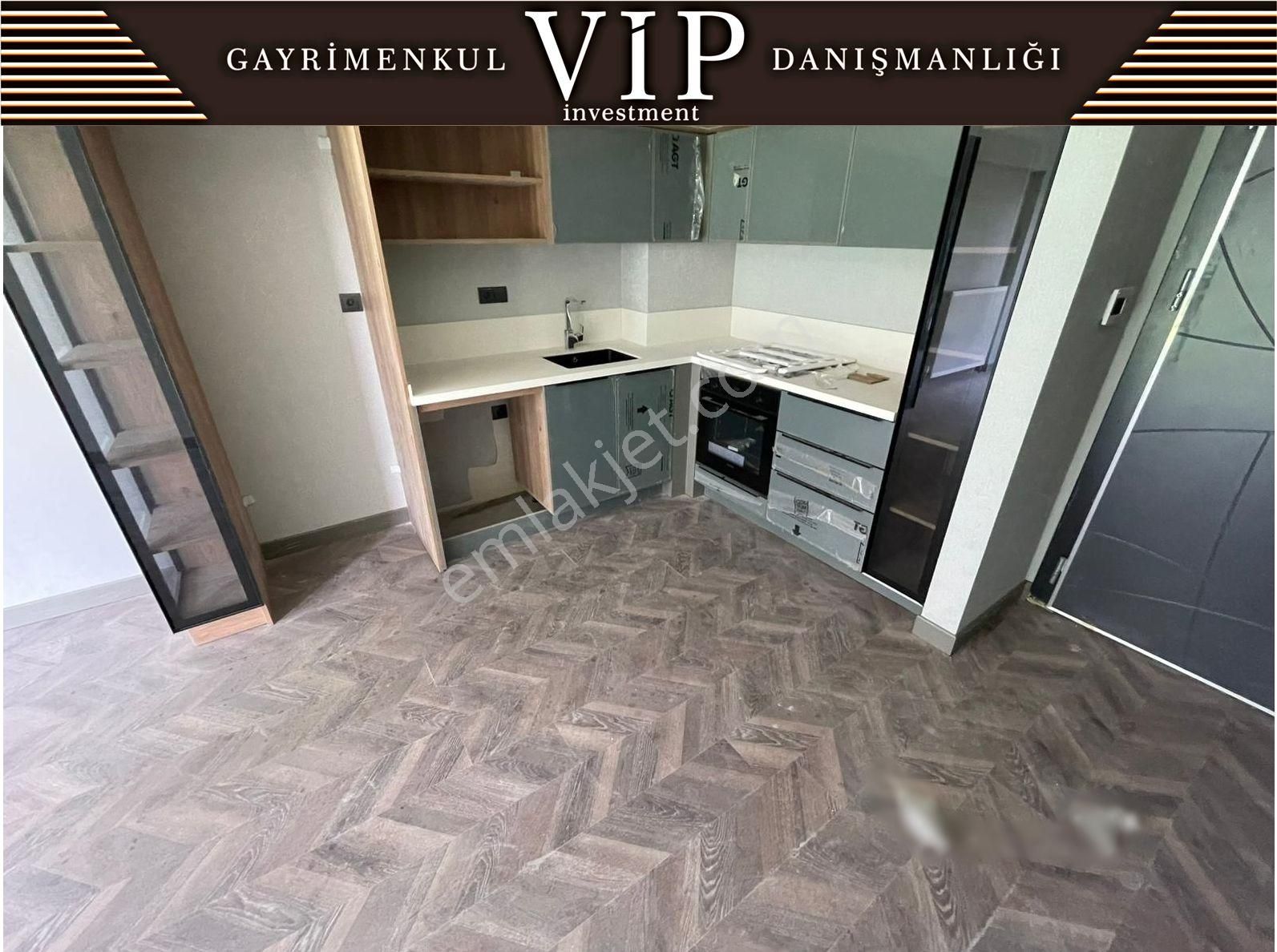 Cumhuriyet Mahallesi Ap İst Port'ta Teras Bahçe 1+1 Satılık Daire