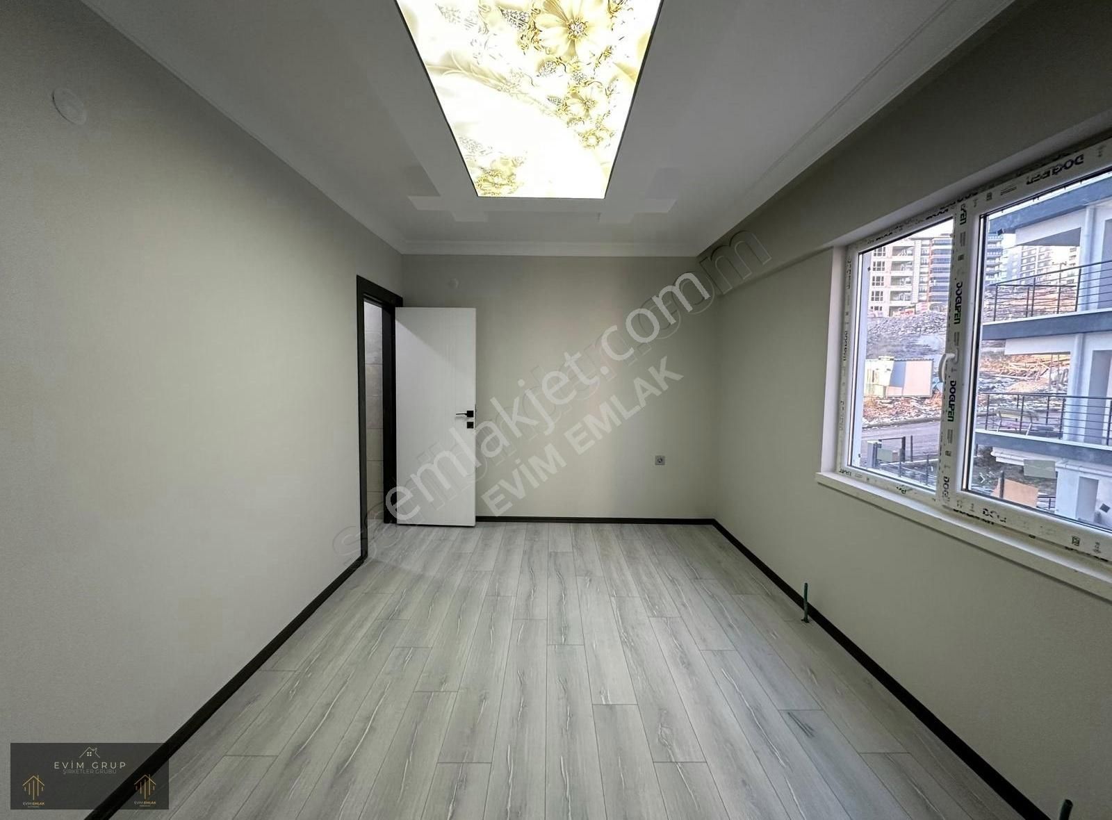 Evim Emlak'tan Migros Karşısı Lüks Yapılı Güney Cephe 3+1 Daire