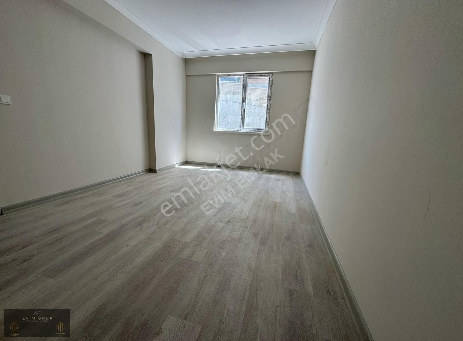 Evim Emlak'tan 1048 Cadde Yakını Oturuma Hazır Kullanışlı 2+1