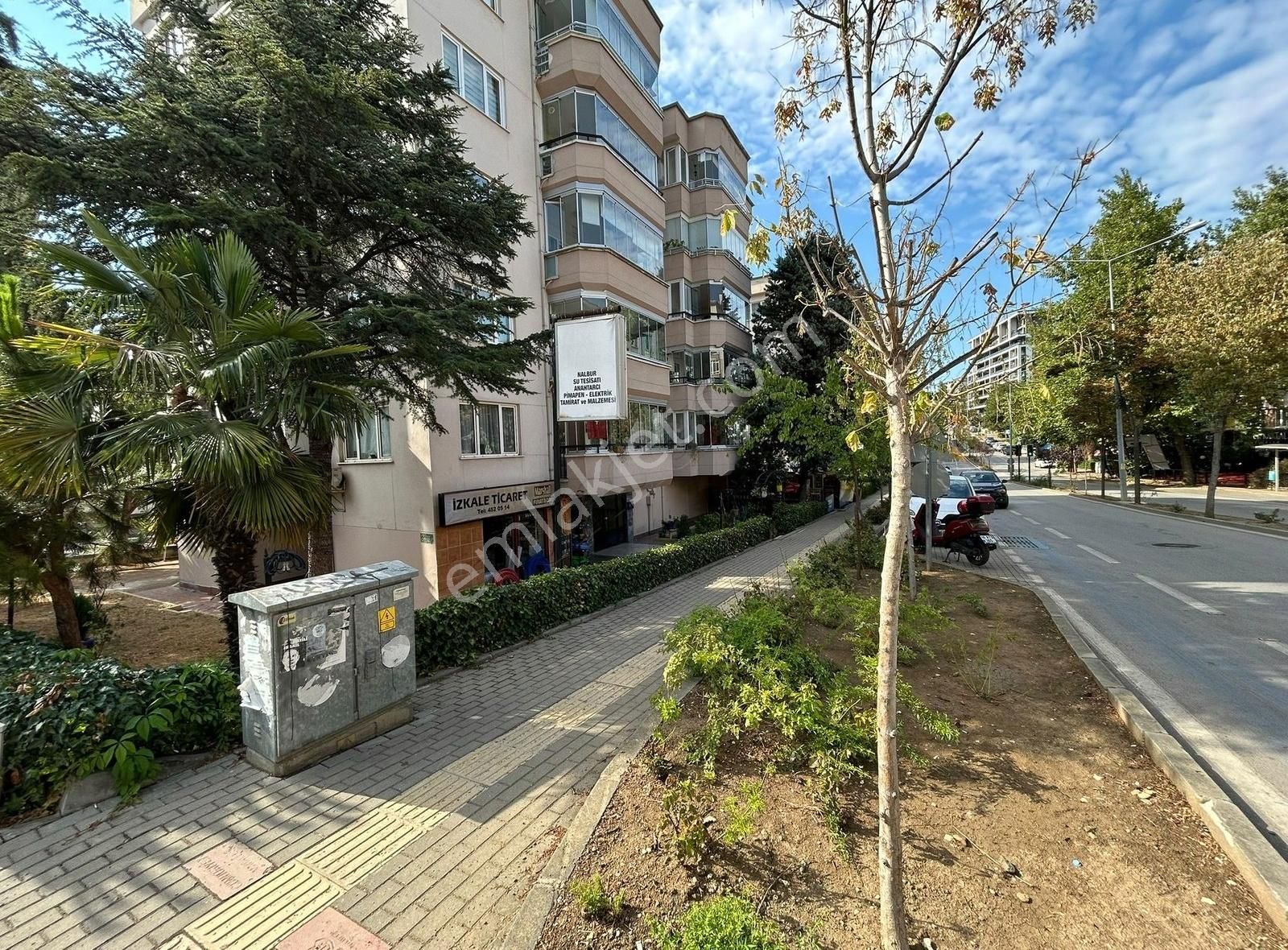 Cumhuriyet Mahallesi Gazi Ceddesi Üstü Kiralık Dükkan/mağaza