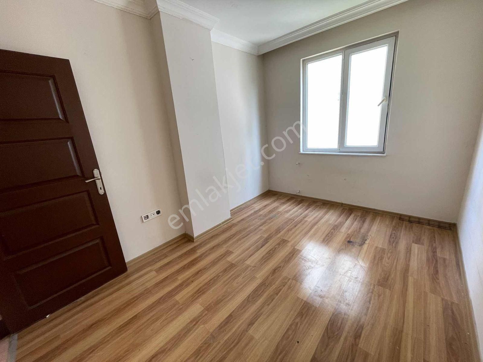 Kültür'de Arakat Kiracısız Satılık 2+1 Ayrı Mtfk Çift Balkonlu