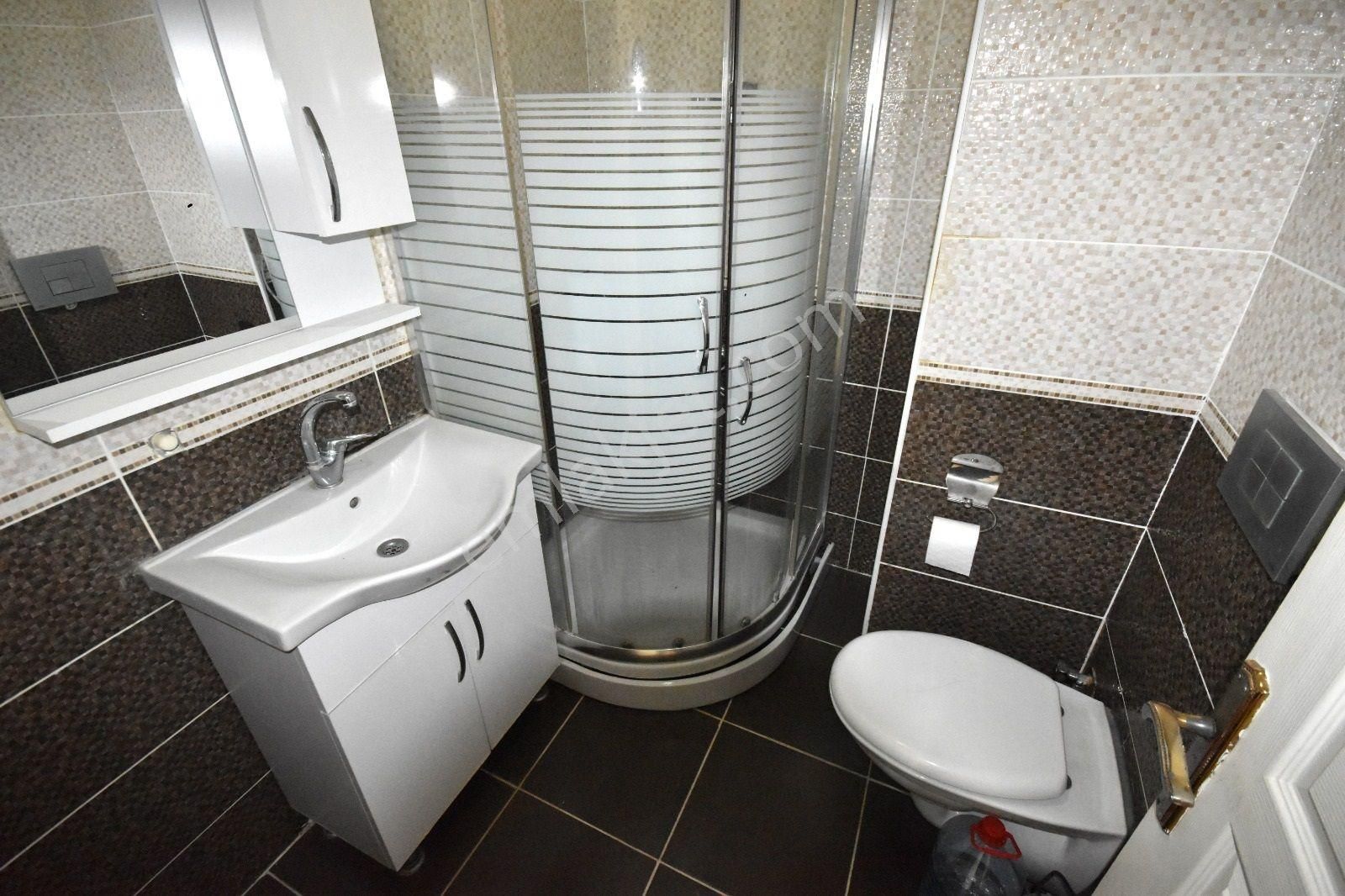 Seba'da Sefaköy Merkez'de Cadde Üzeri Kiralık 550m2 5 Katlı Bina - Görsel 3