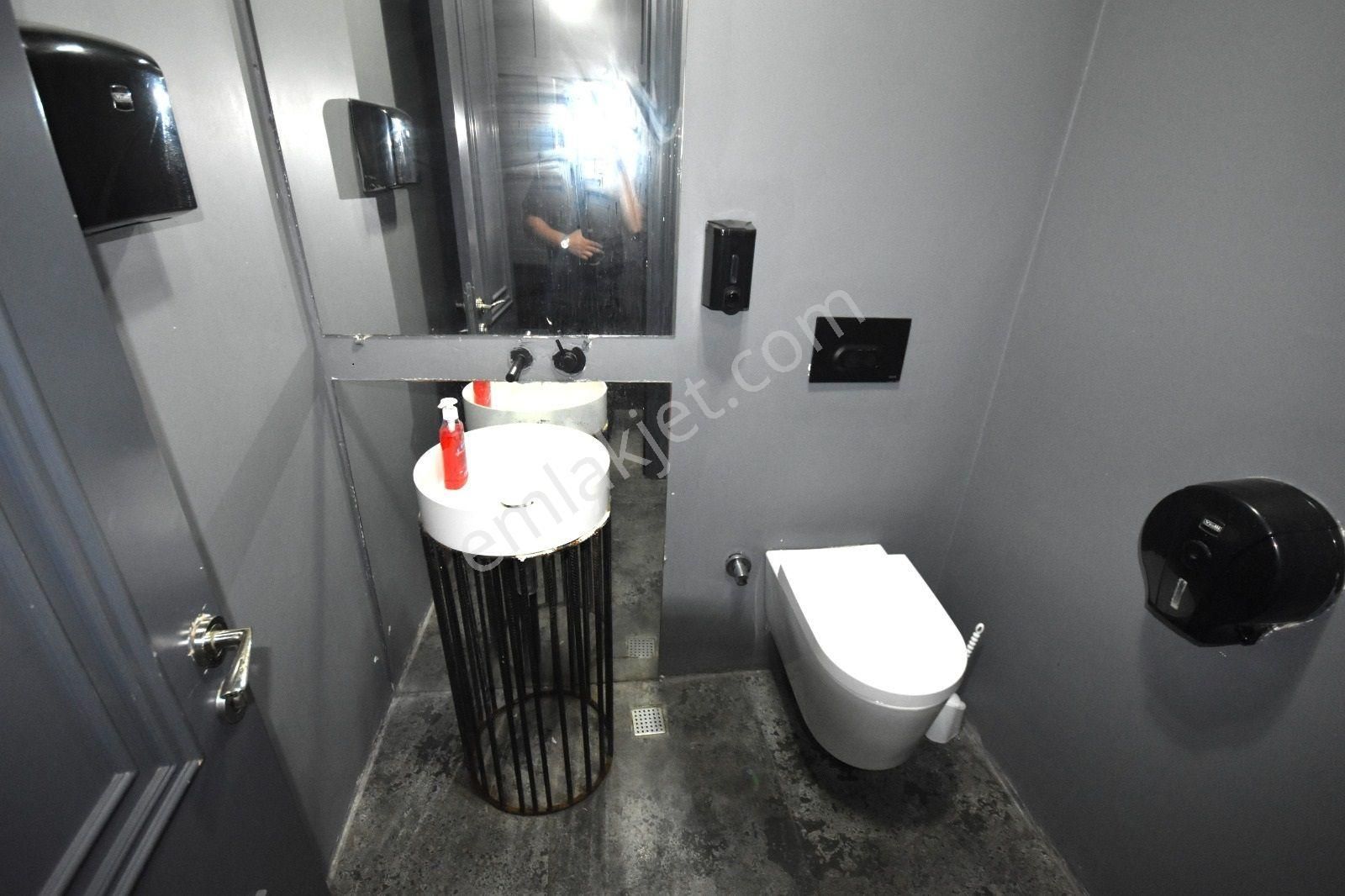 Seba'da Sefaköy Merkez'de Cadde Üzeri Kiralık 550m2 5 Katlı Bina - Görsel 32