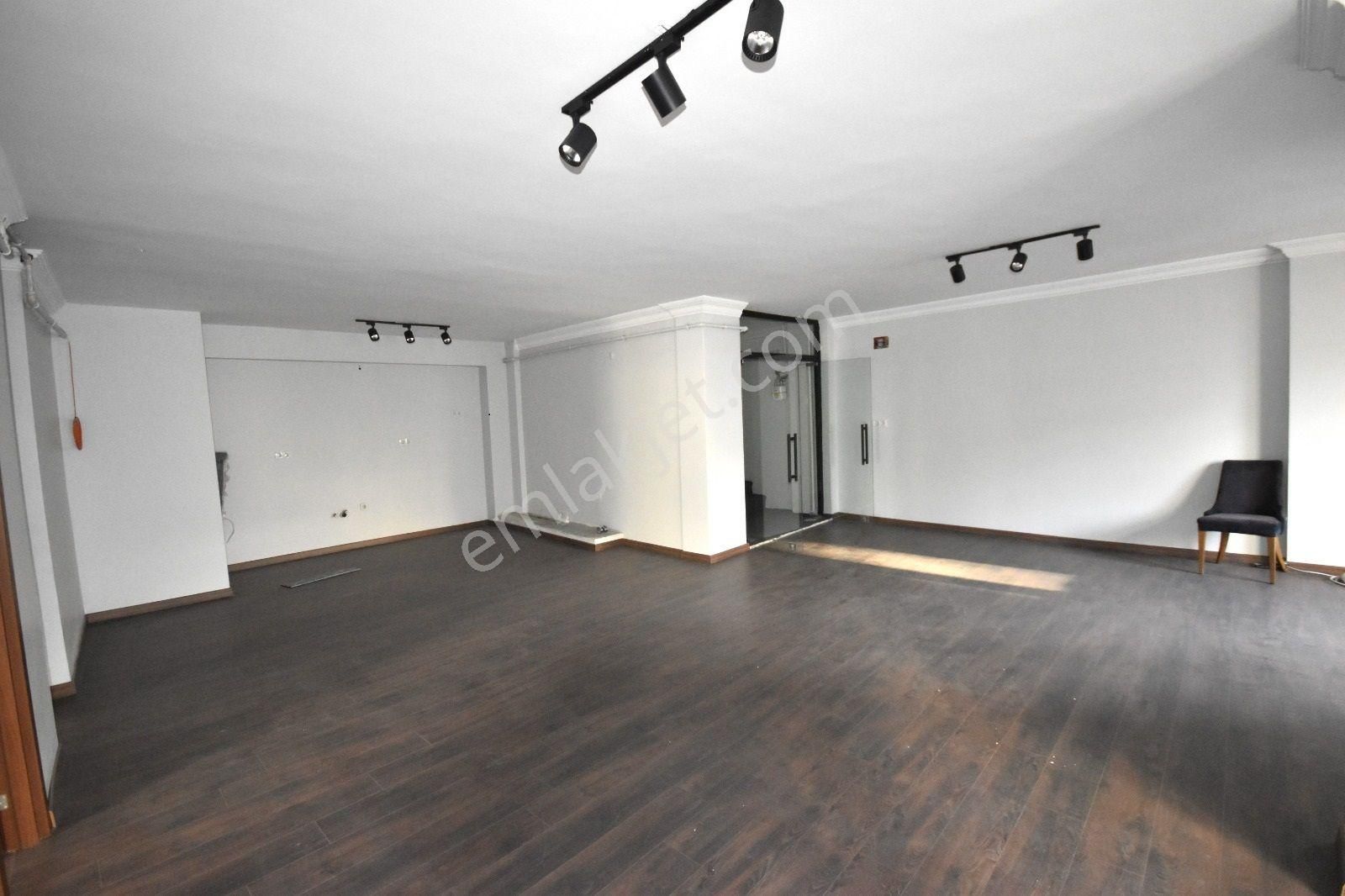Seba'da Sefaköy Merkez'de Cadde Üzeri Kiralık 550m2 5 Katlı Bina - Görsel 34