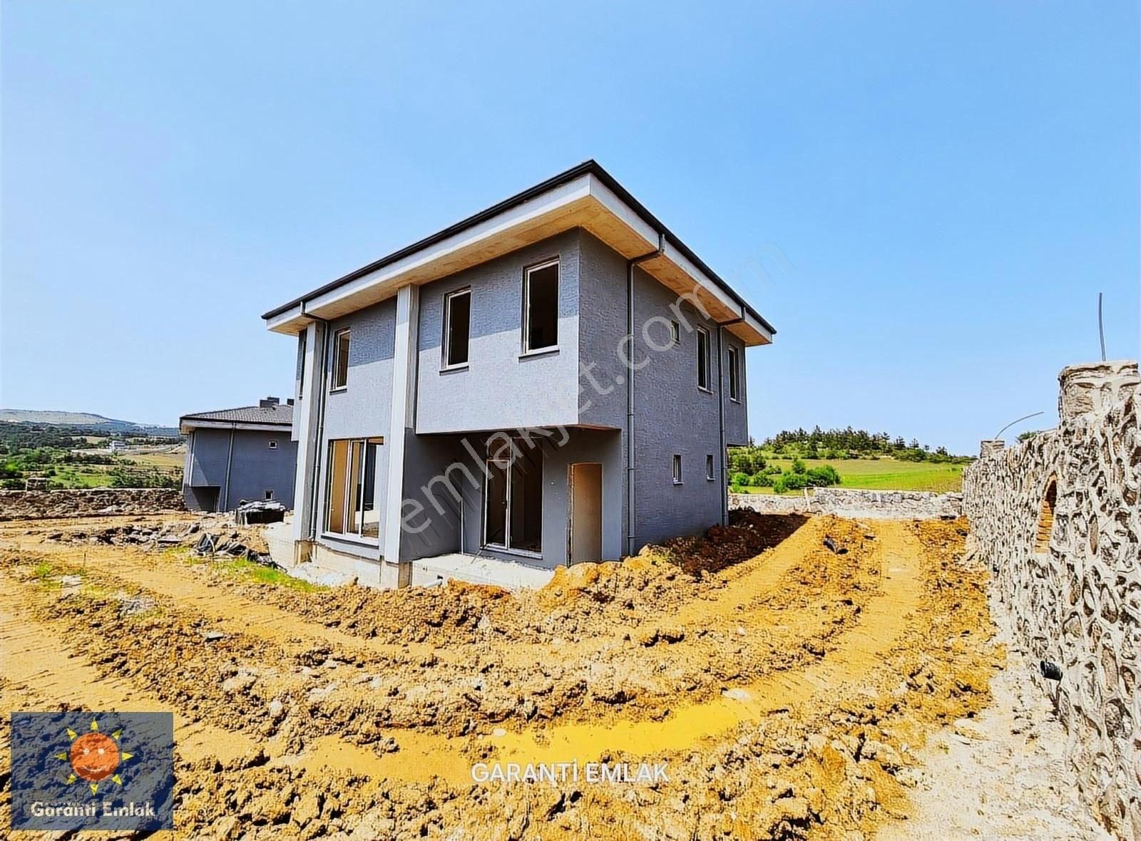 Garanti Emlak'tan - Şehre 2 Km Mesafede - 300 M² - 6+1 Lüx Villa