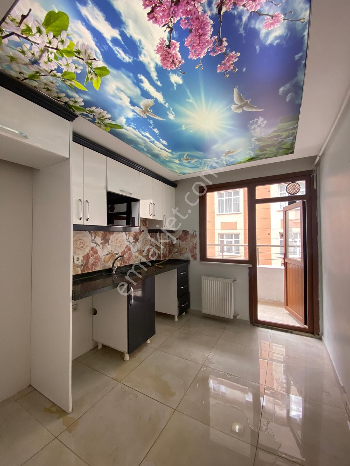 Esenyurt Yeşilkent Mahallesi 2+1 100 M2 Kiralık Daire 1.kat Çift Balkon Köşebaşı Asansörlü Yeni Bina
