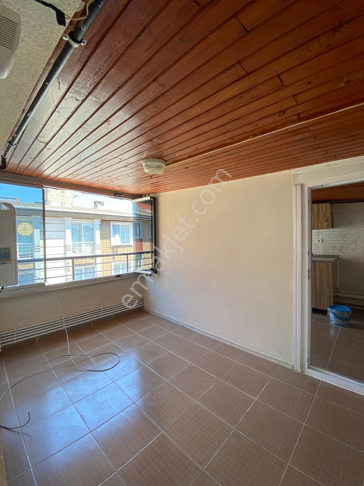 Esenyurt Ardıçlı Mahallesi 2+1 Kiralık Boş Daire Teraslı Çatı Katı Yerli Yabancı Aileye Bekara Uygun