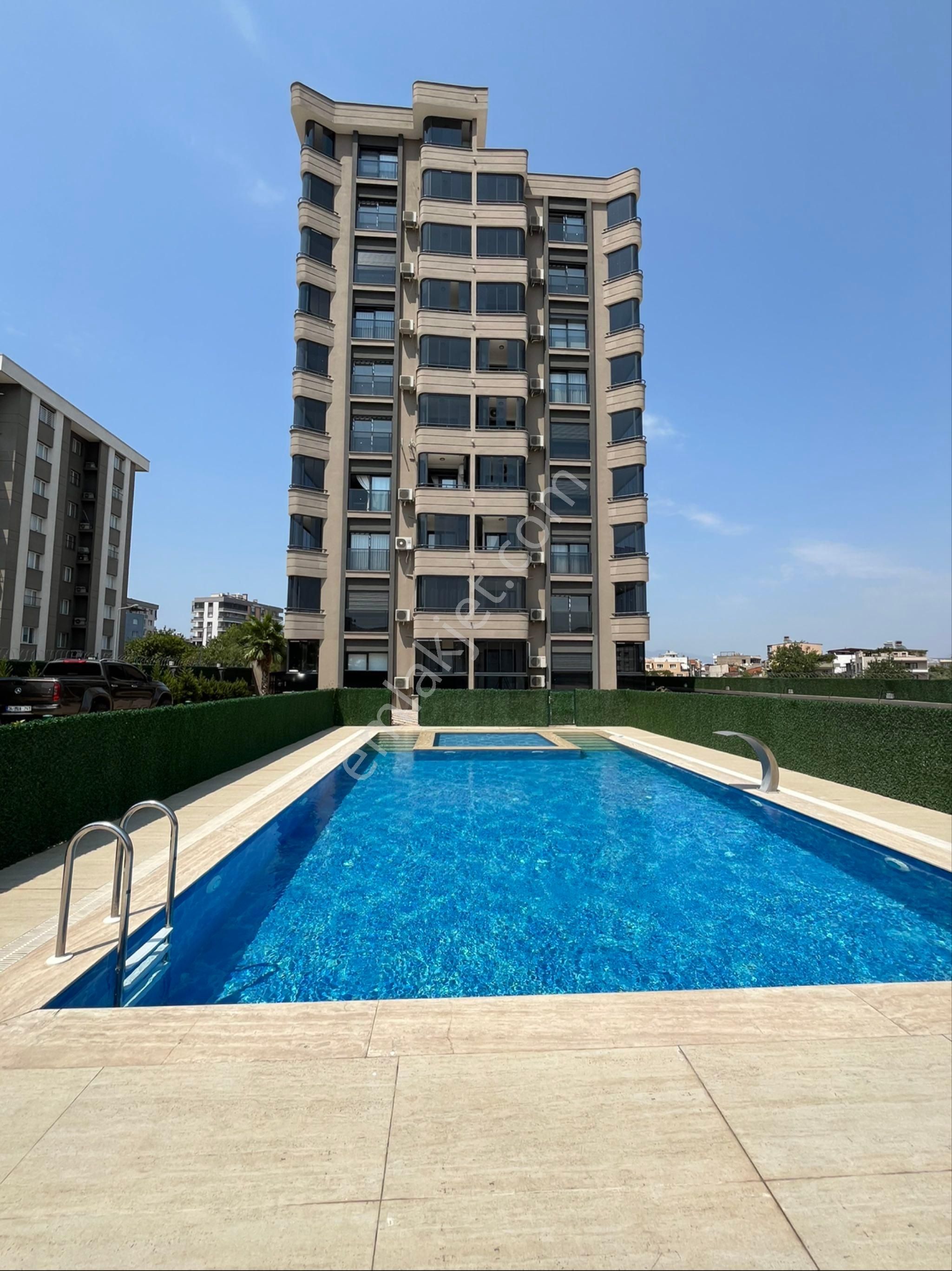 İzmir Karabağlar Site İçerisinde Lüks Satılık 3+1 Havuzlu Daire