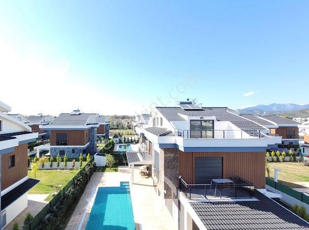 Denize 300 Metre – 500 M² Arsa İçinde Lüks 4+1 Havuzlu Villa (yabancılar İçin Oturuma Uygun) - Görsel 15