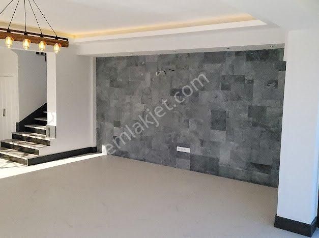 Denize 300 Metre – 500 M² Arsa İçinde Lüks 4+1 Havuzlu Villa (yabancılar İçin Oturuma Uygun) - Görsel 21