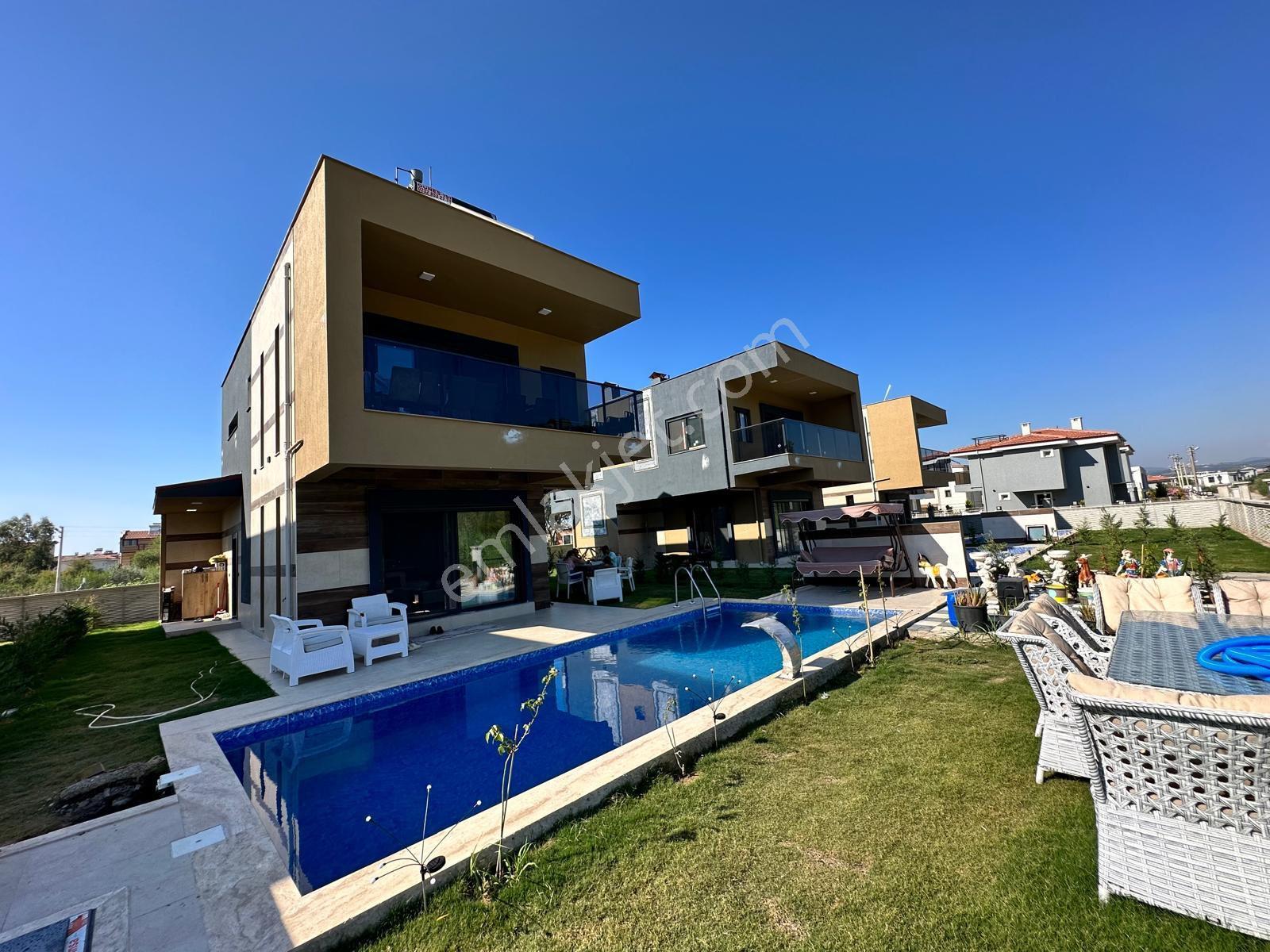 Güzelçamlı'da Denize 400 Metre Mesafe'de Özel Havuzlu 4+1 Satılık Villa - Görsel 35