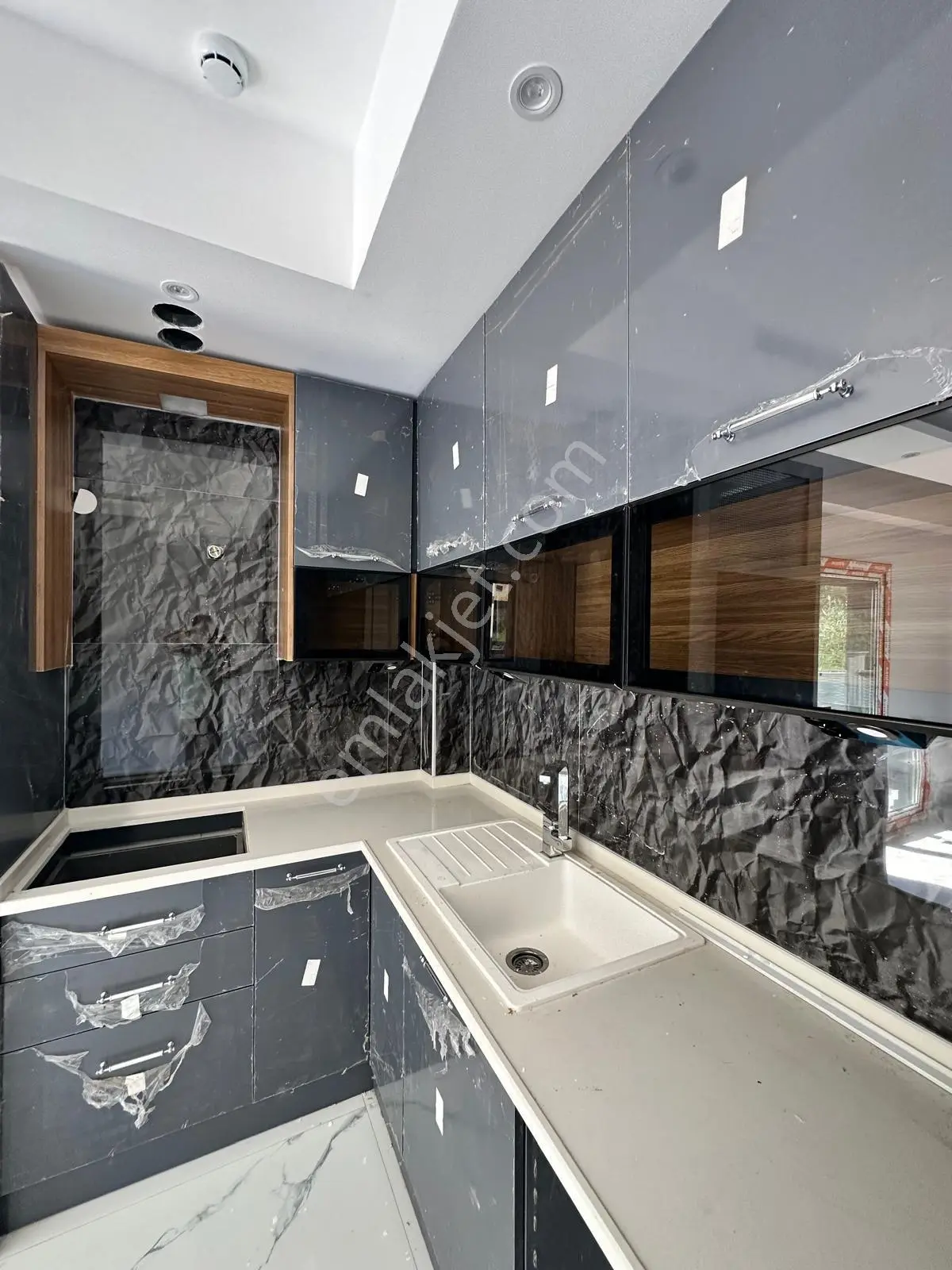 Güzelçamlı'da Denize 400 Metre Mesafe'de Özel Havuzlu 4+1 Satılık Villa - Görsel 4