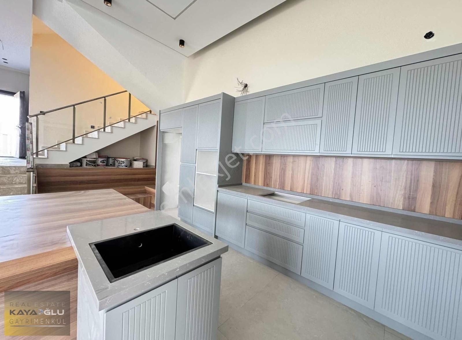 Kayaoğlun'dan Foçaköyde Emsalsiz Modern Havuzlu 4+1 Lüx Villa - Görsel 15