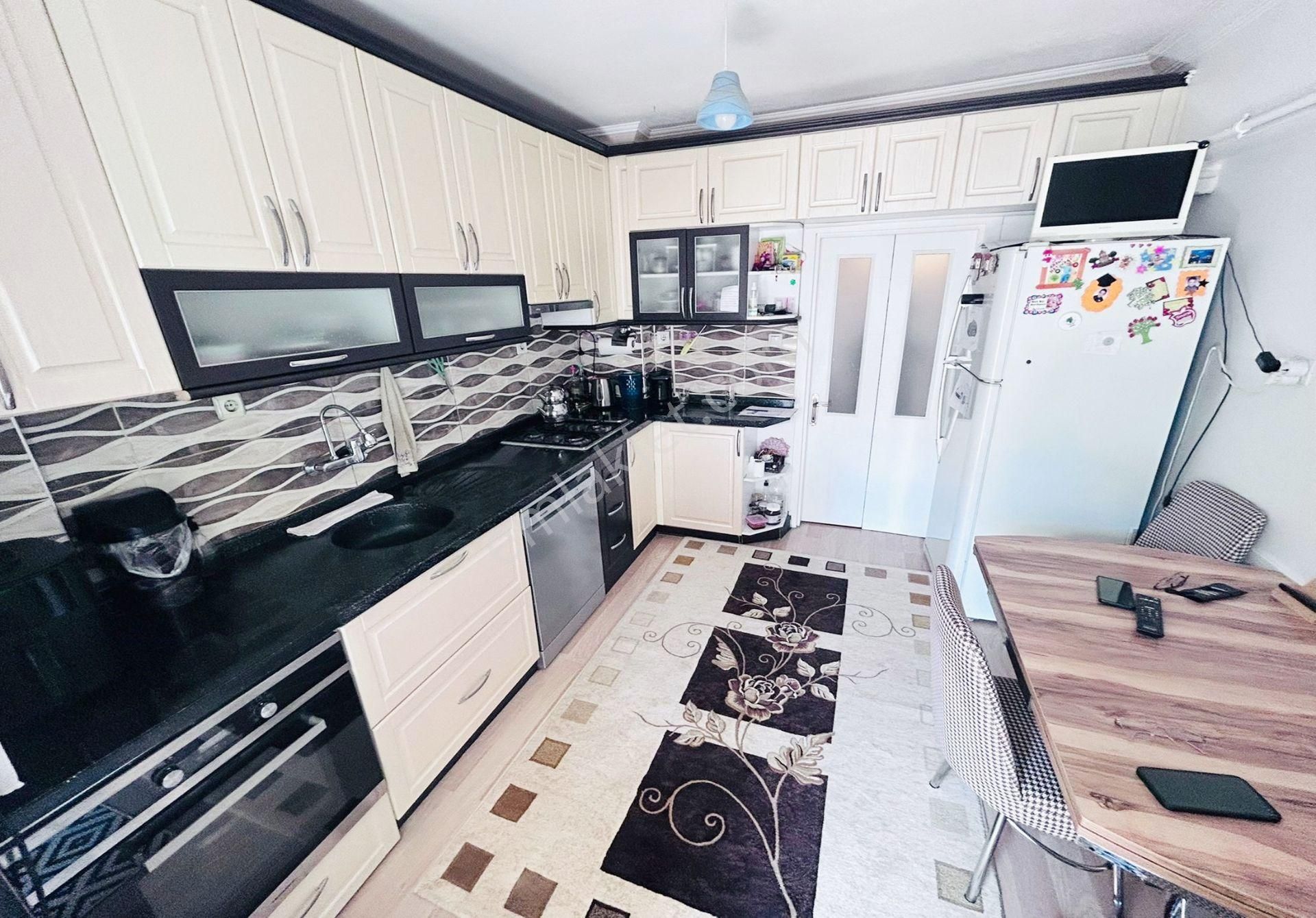Hocalı Caddesin'de Ara Kat Full Yapılı 3+1 Daire..!