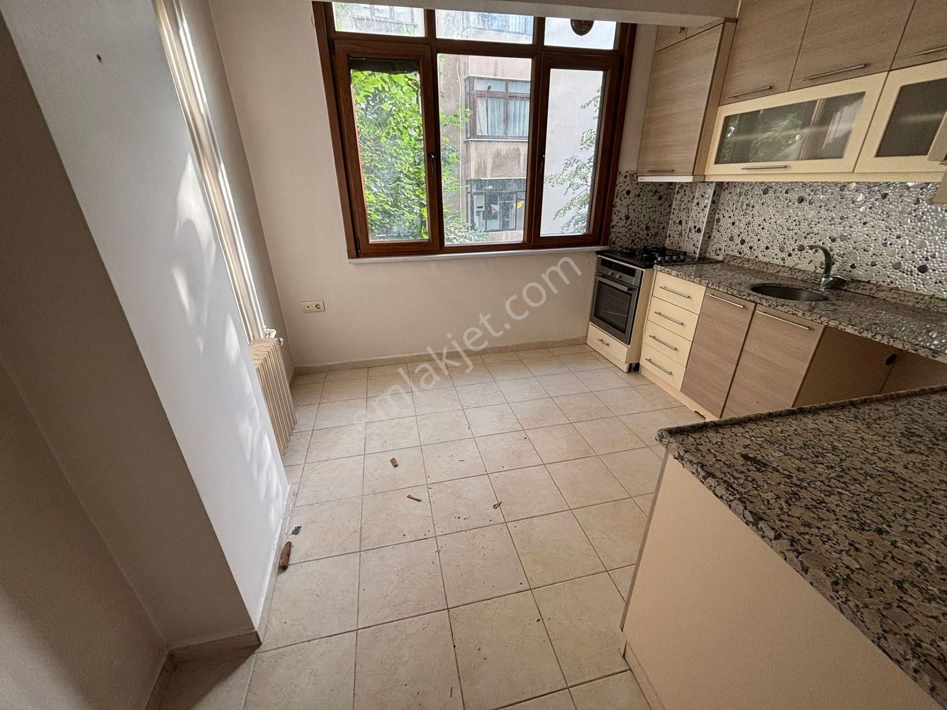Kadıköy Merdivenköy De 3+1 Bakımlı Kiralık Daire