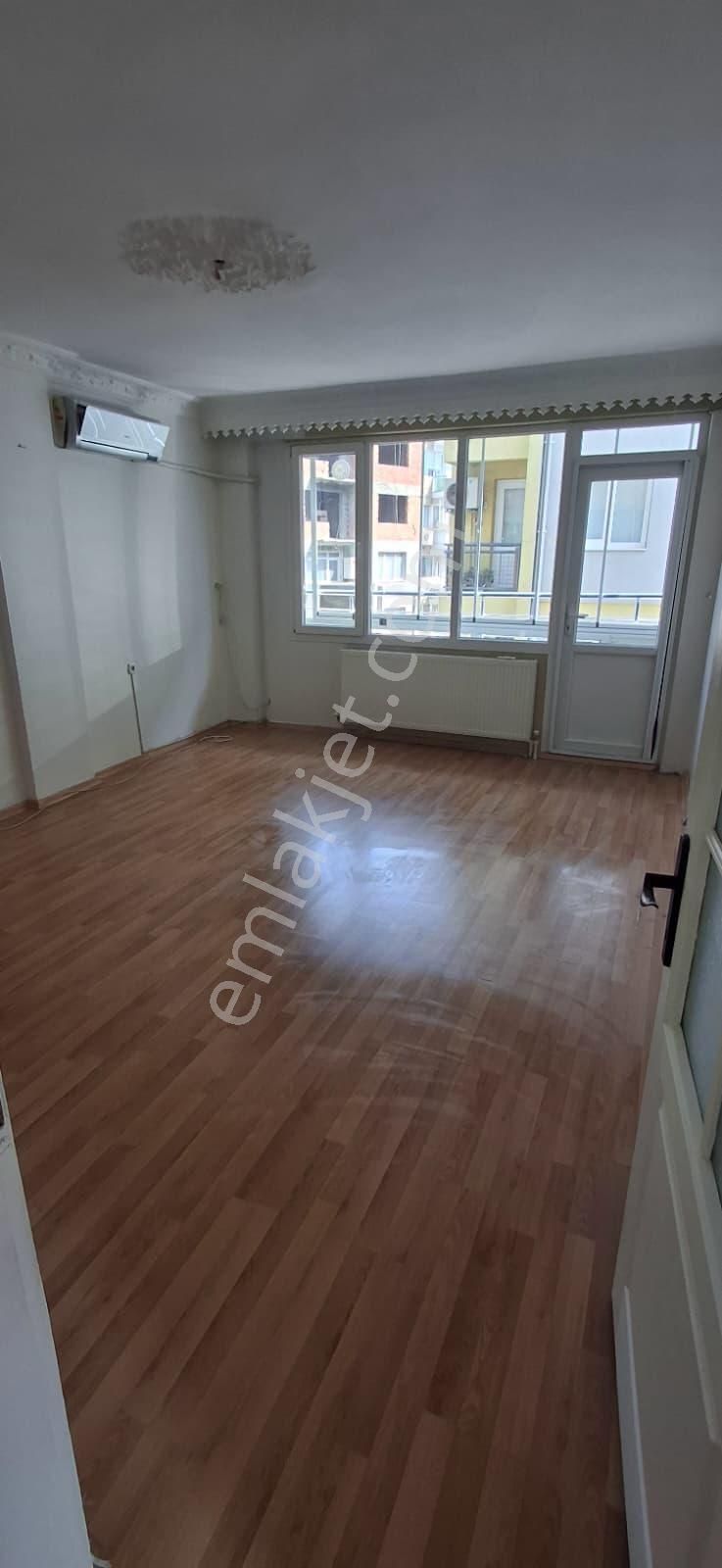İzmir Hürriyet Mah / Menderes Cad Satılık Ev