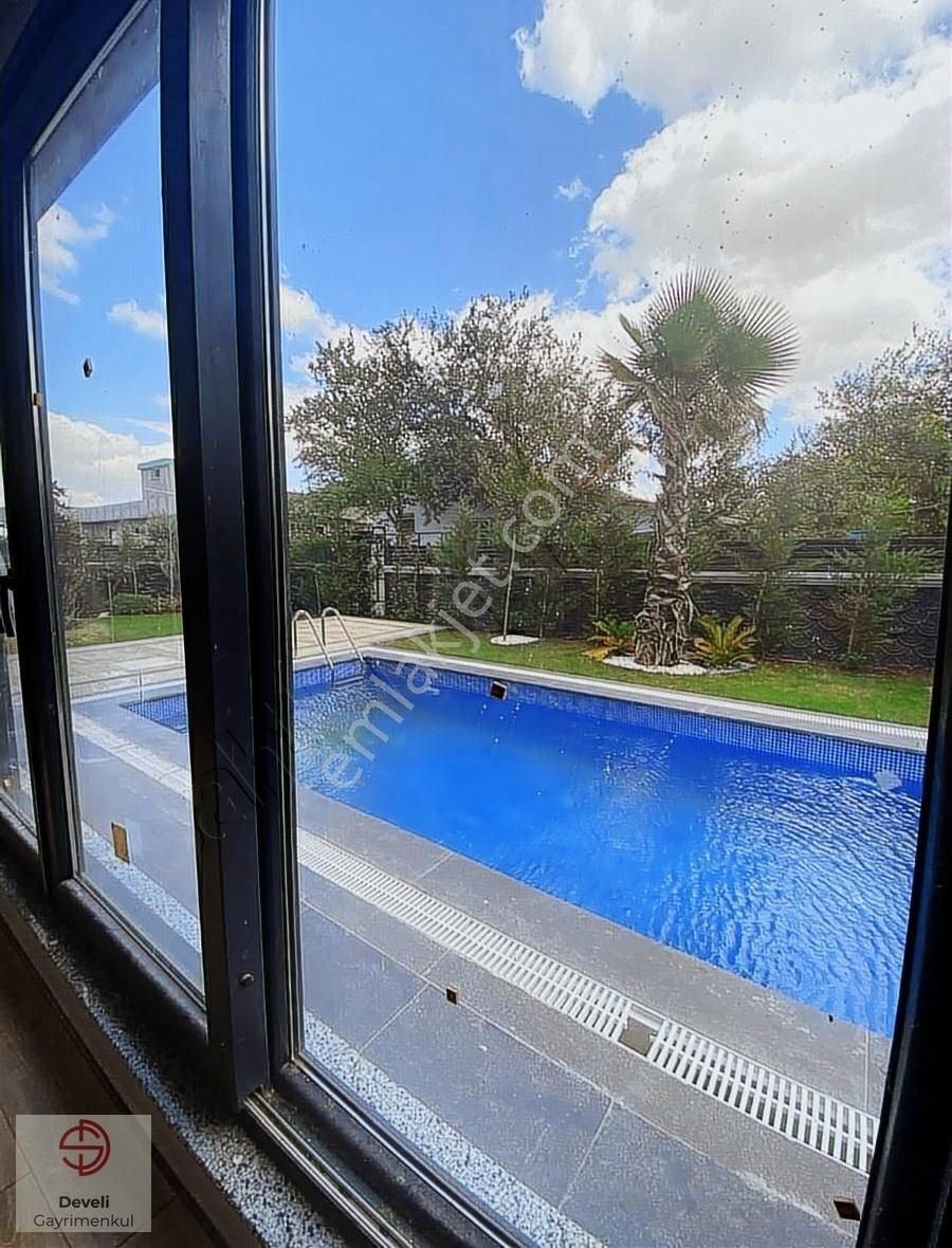 Önerler Mahallesi'nde Köy İçi Ful Takasa Açık Villa