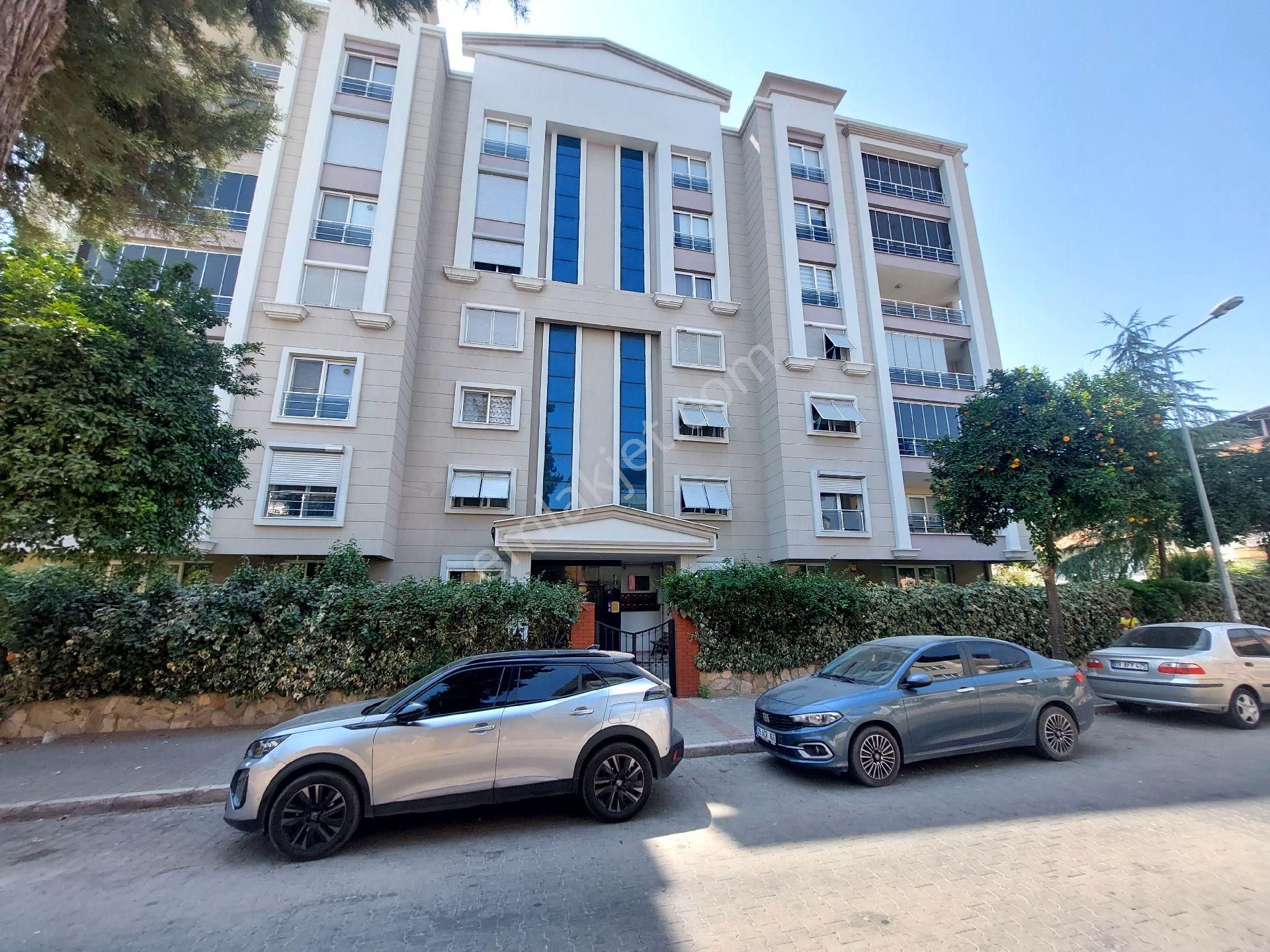 Nazilli Merkezde, Sitede,3+1,kapalı Otopark,3 Balkon,2 Banyo Tuvalet,otomatik Panjur,