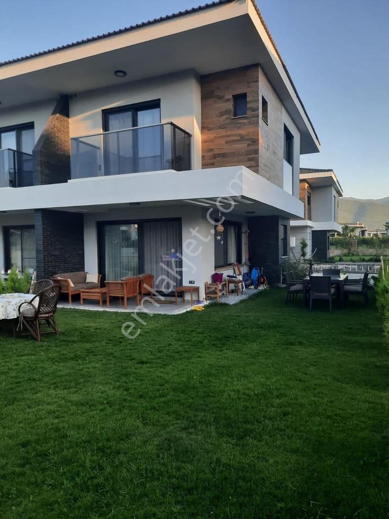 Davutlar'da Denize 650 Metre Mesafede 3+1 Eşyalı Satılık Villa - Görsel 16