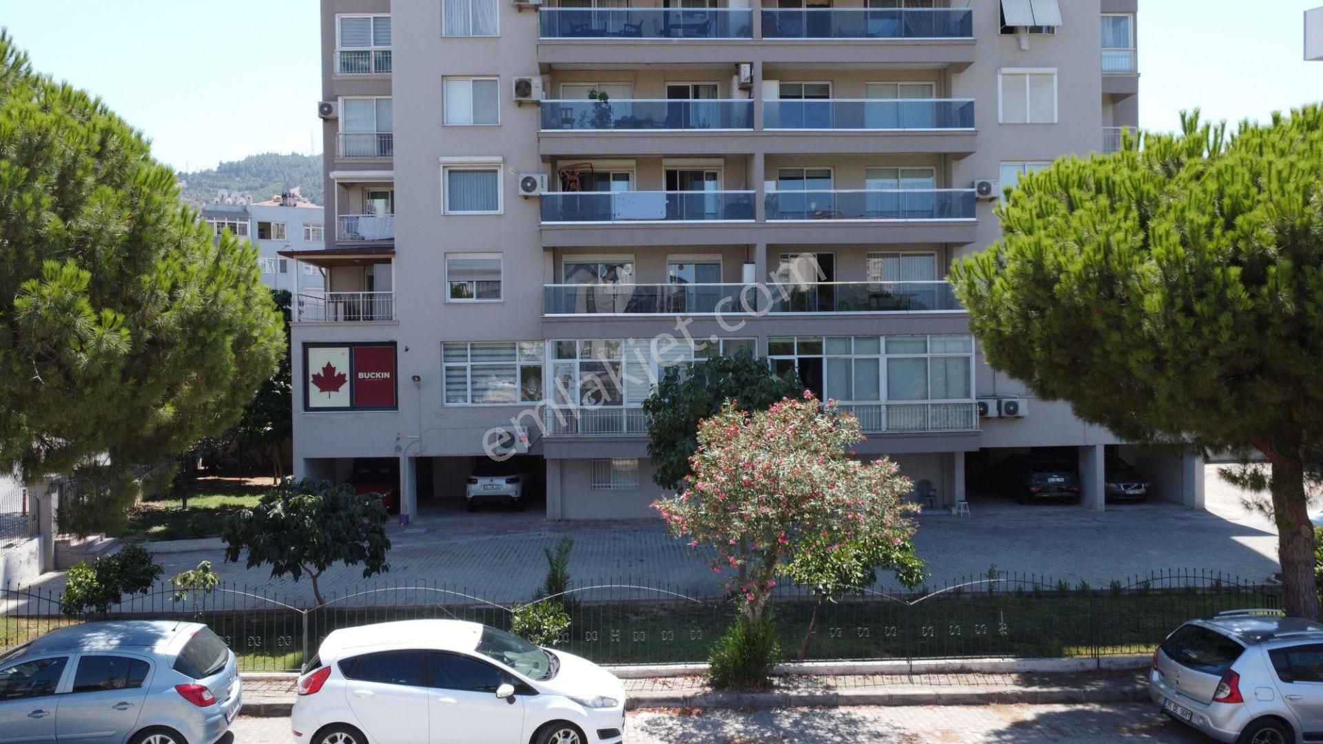 Narlıdere Harika Lokasyon'da Deniz Gören Arakat Daire