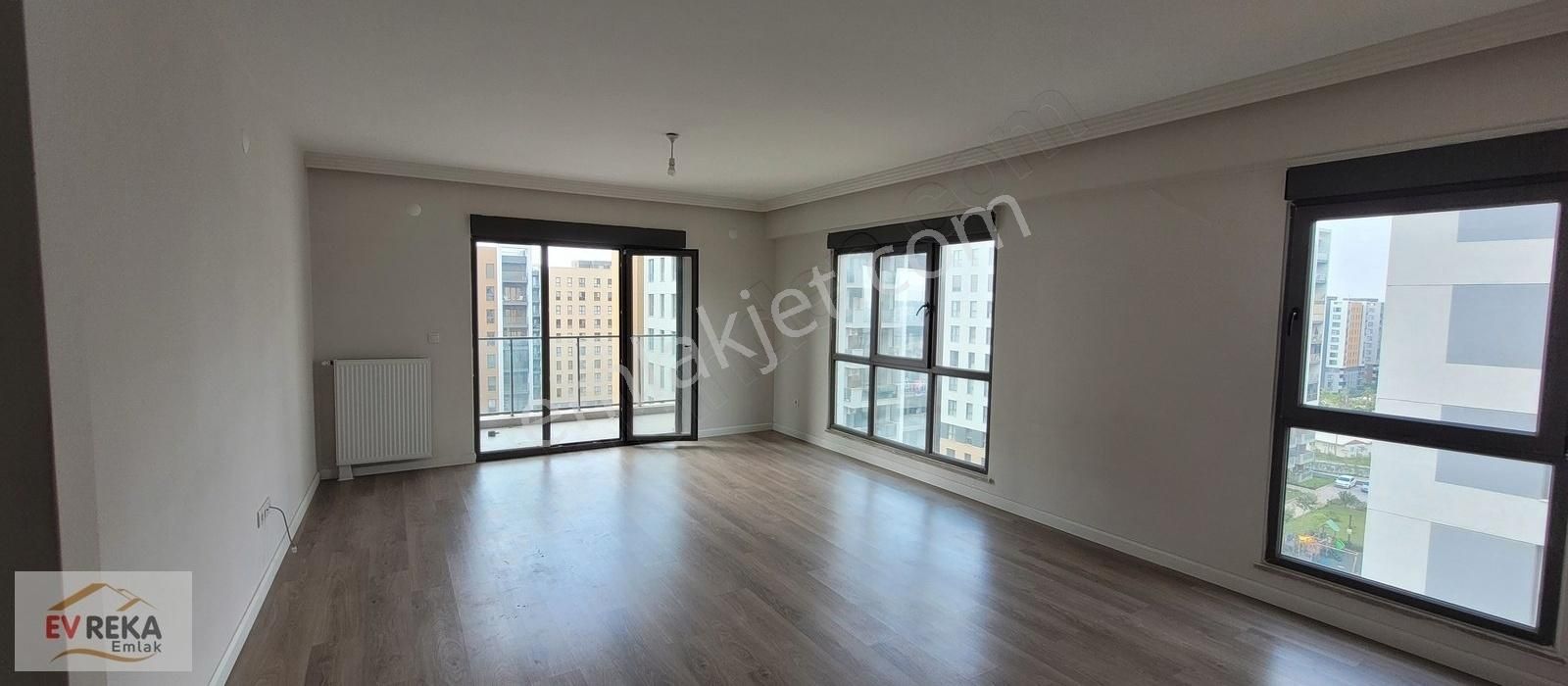 Sur Yapıda 161 M2 Harika Cephe 3+1