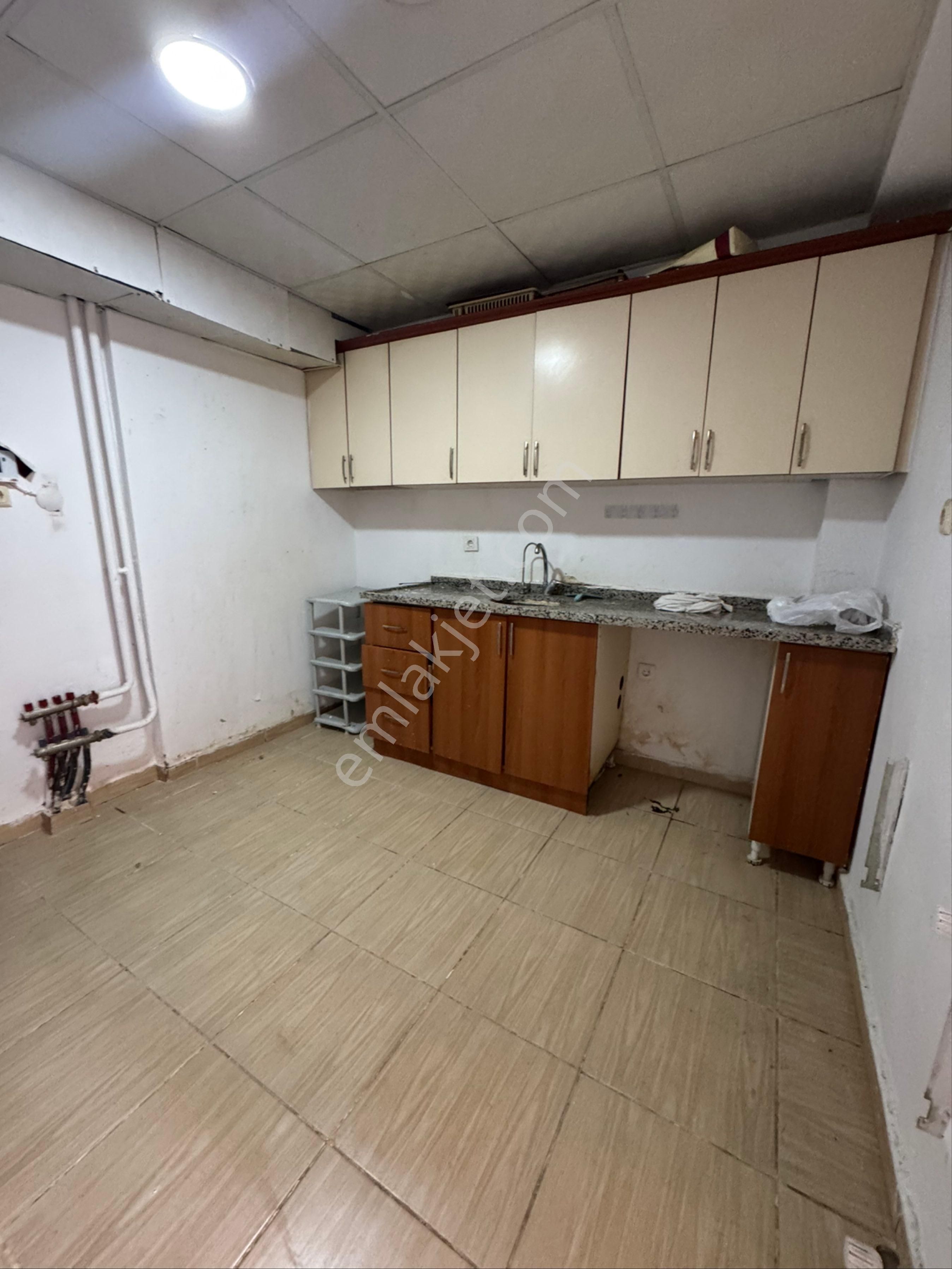Karataş Merkezde Bina Girişin De 1+0 Kiralık Daire