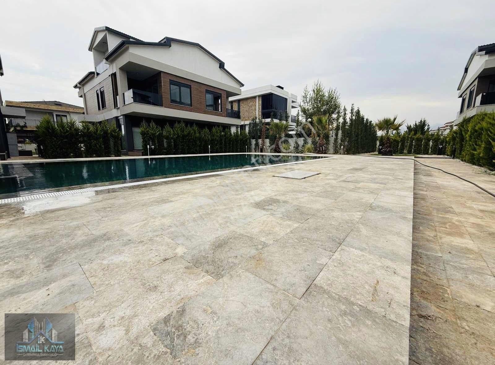 Altınkale'de Site İçi Lüks 5+1 Triplex Villa